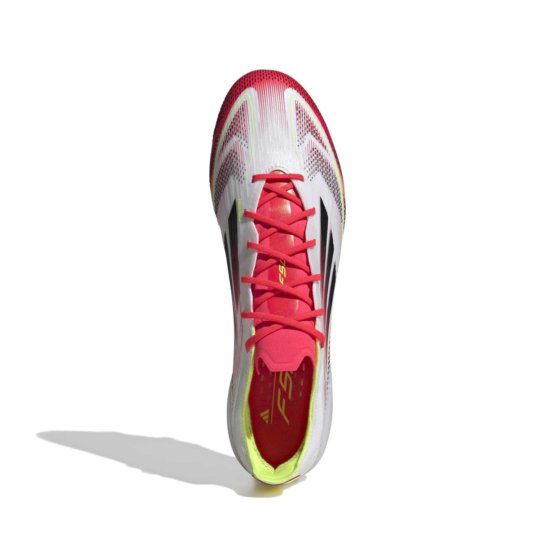 product/a/d/adidas_ie1206_2_footwear_photography_top_portrait_view_white-nw091625.jpg