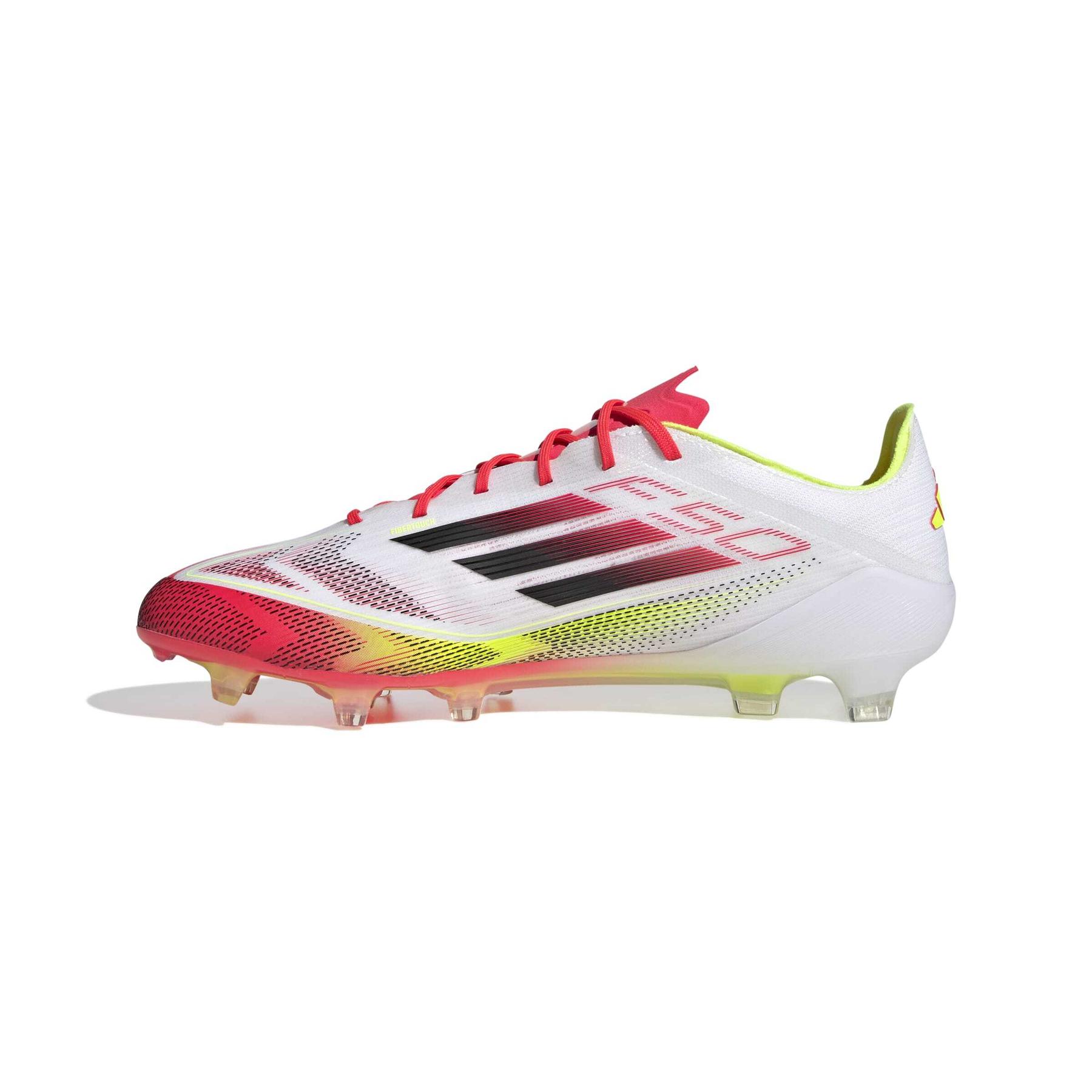 product/a/d/adidas_ie1206_4_footwear_photography_side_medial_center_view_white-nw091625.jpg