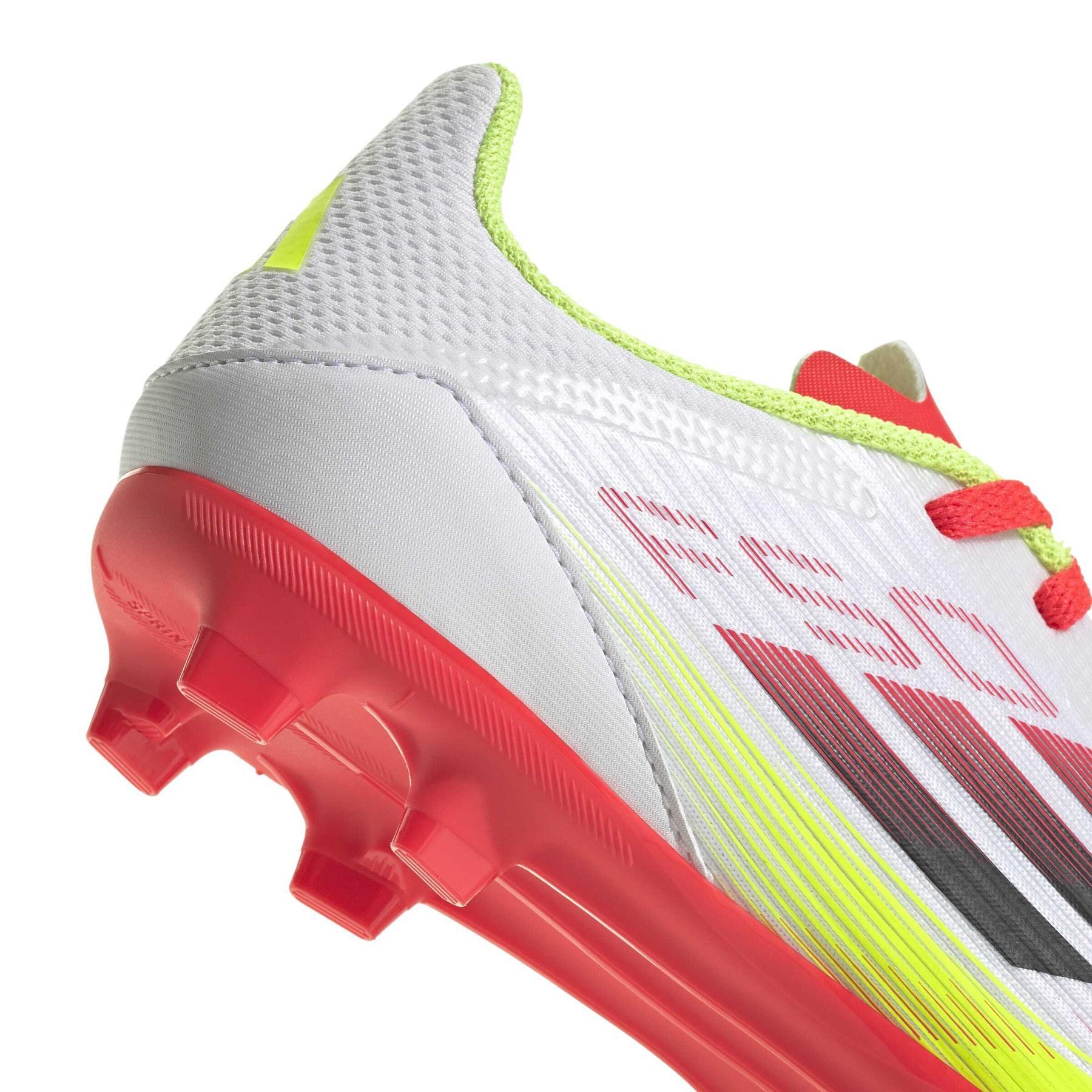 product/a/d/adidas_ie3747_8_footwear_photography_detail_view_2_white-nw091625.jpg