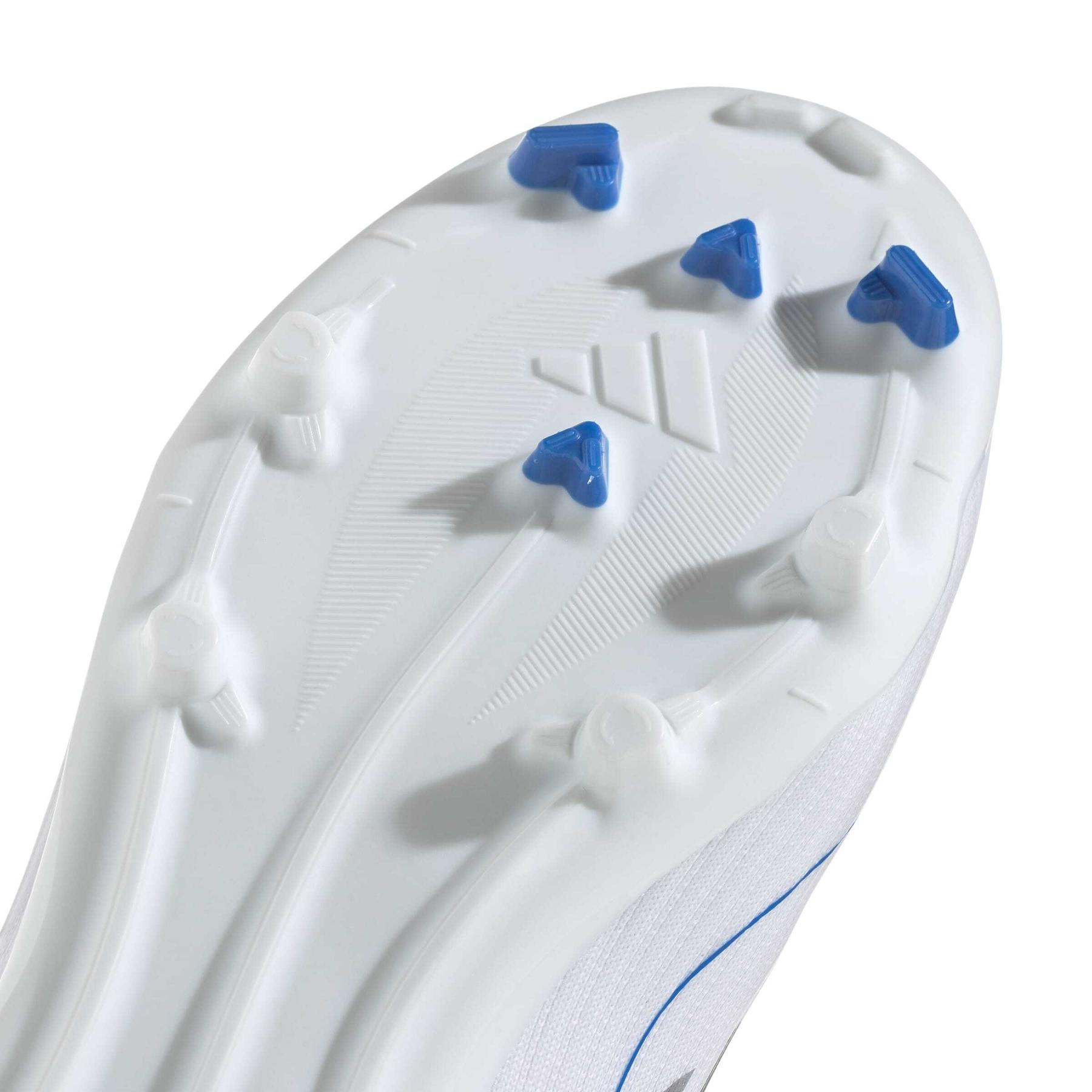 product/a/d/adidas_ie3748_7_footwear_photography_detail_view_1_white-nw091625.jpg