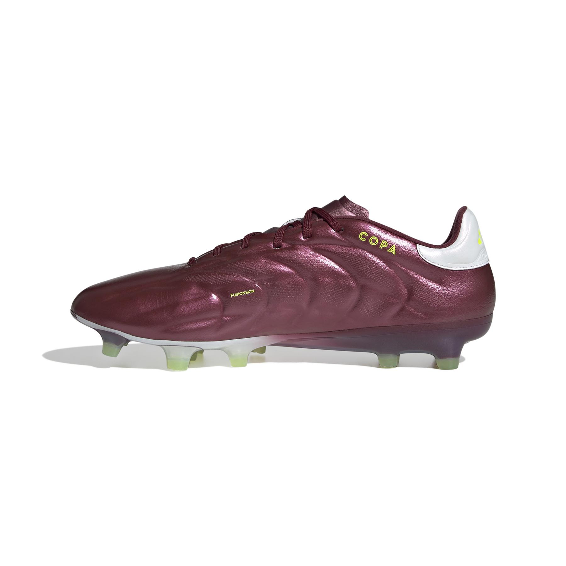 product/a/d/adidas_ie7486_4_footwear_photography_side_medial_center_view_white-030824.jpg