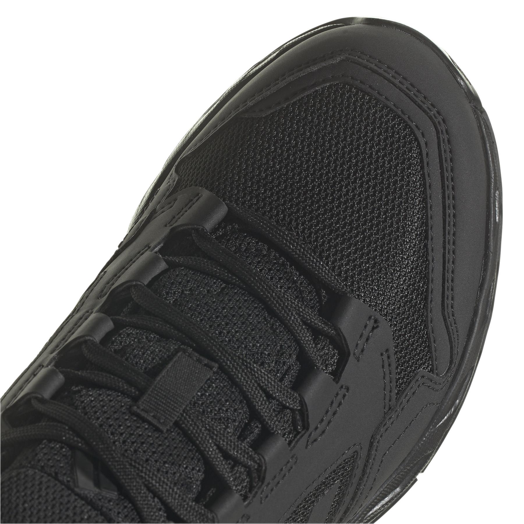 product/a/d/adidas_if5029_10_footwear_photography_detail_view_3_white-nw110824.jpg