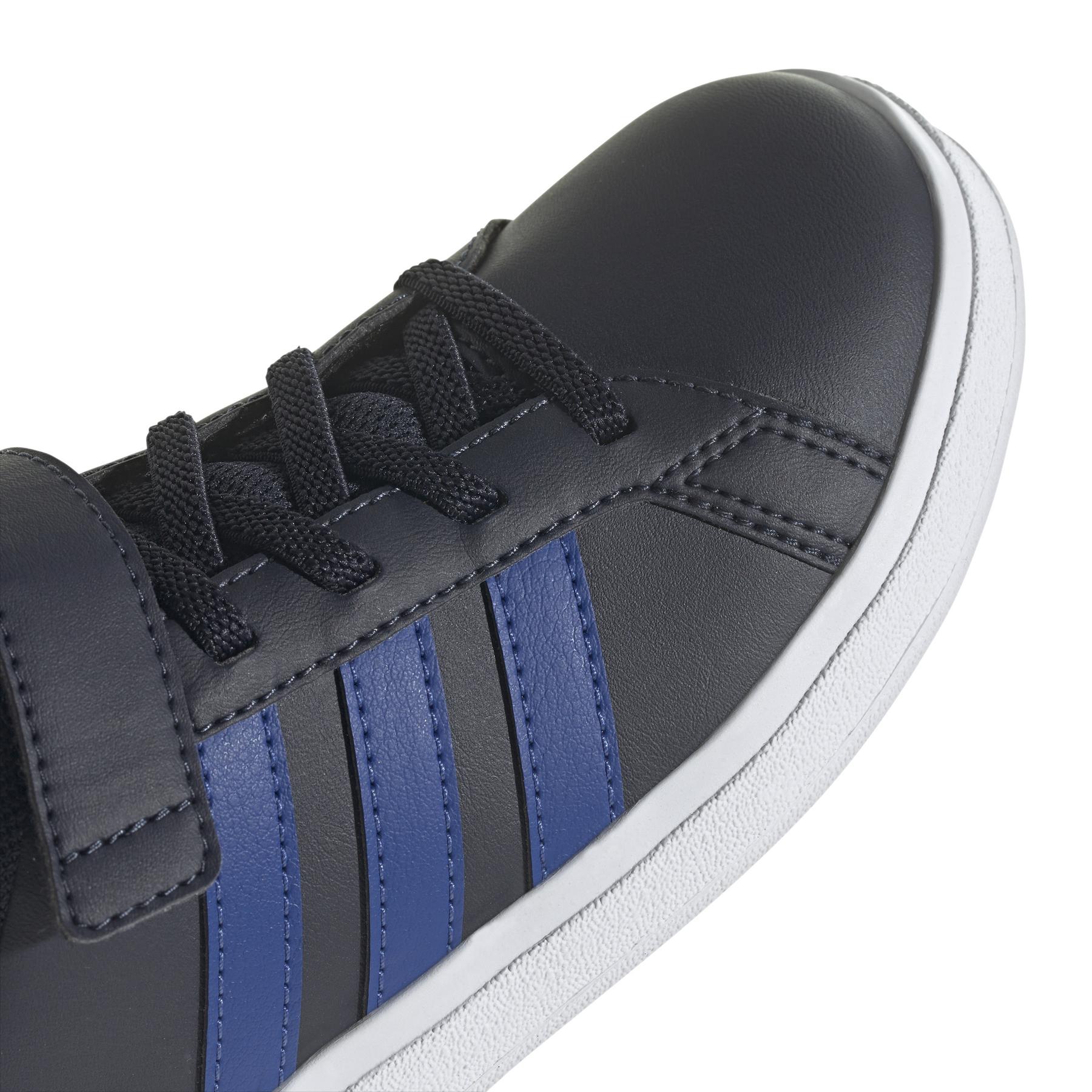 product/a/d/adidas_ig4839_8_footwear_photography_detail_view_1_white-nw091625.jpg