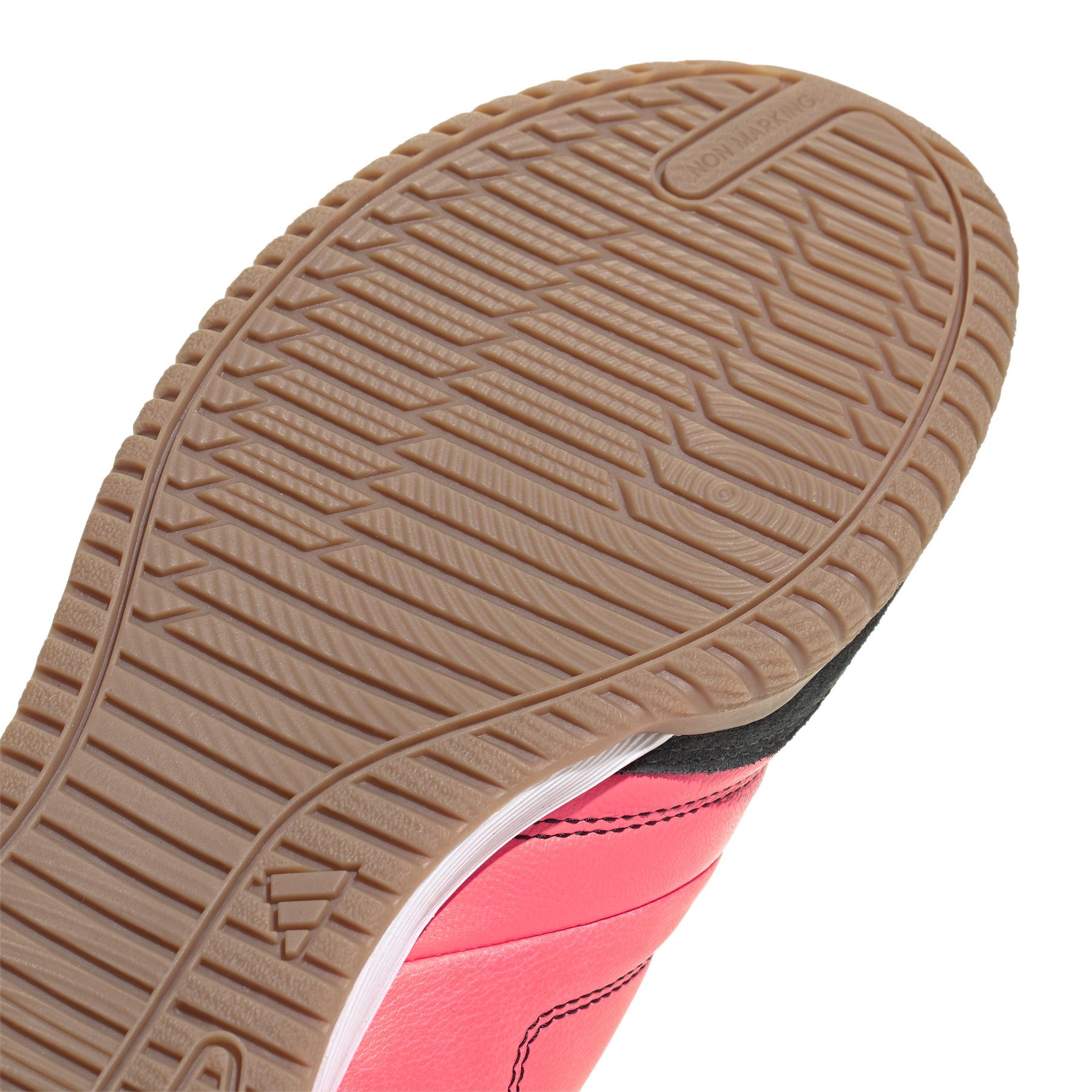 product/a/d/adidas_ig8764_7_footwear_photography_detail_view_1_white.jpg