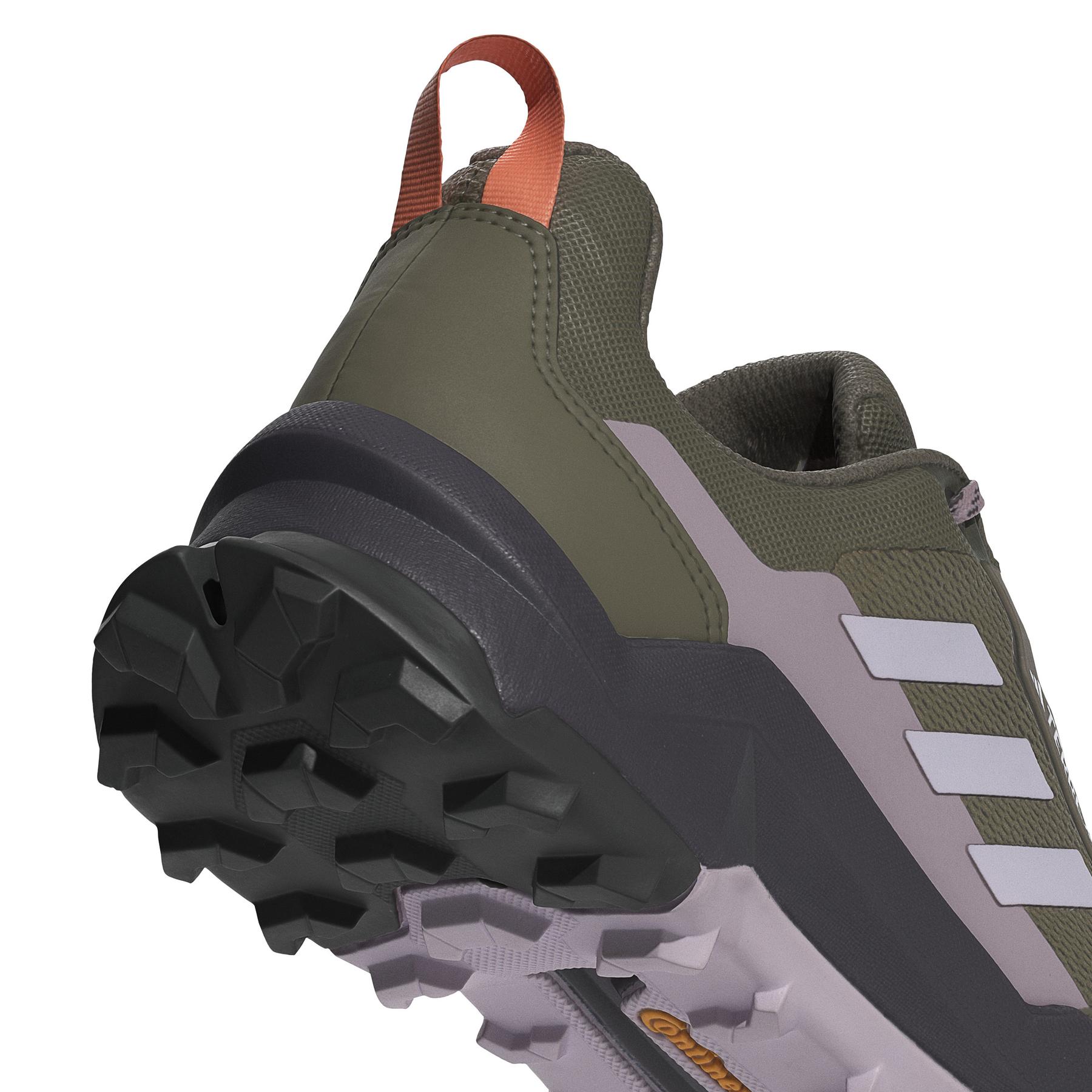 product/a/d/adidas_ig8845_9_footwear_photography_detail_view_2_white.jpg