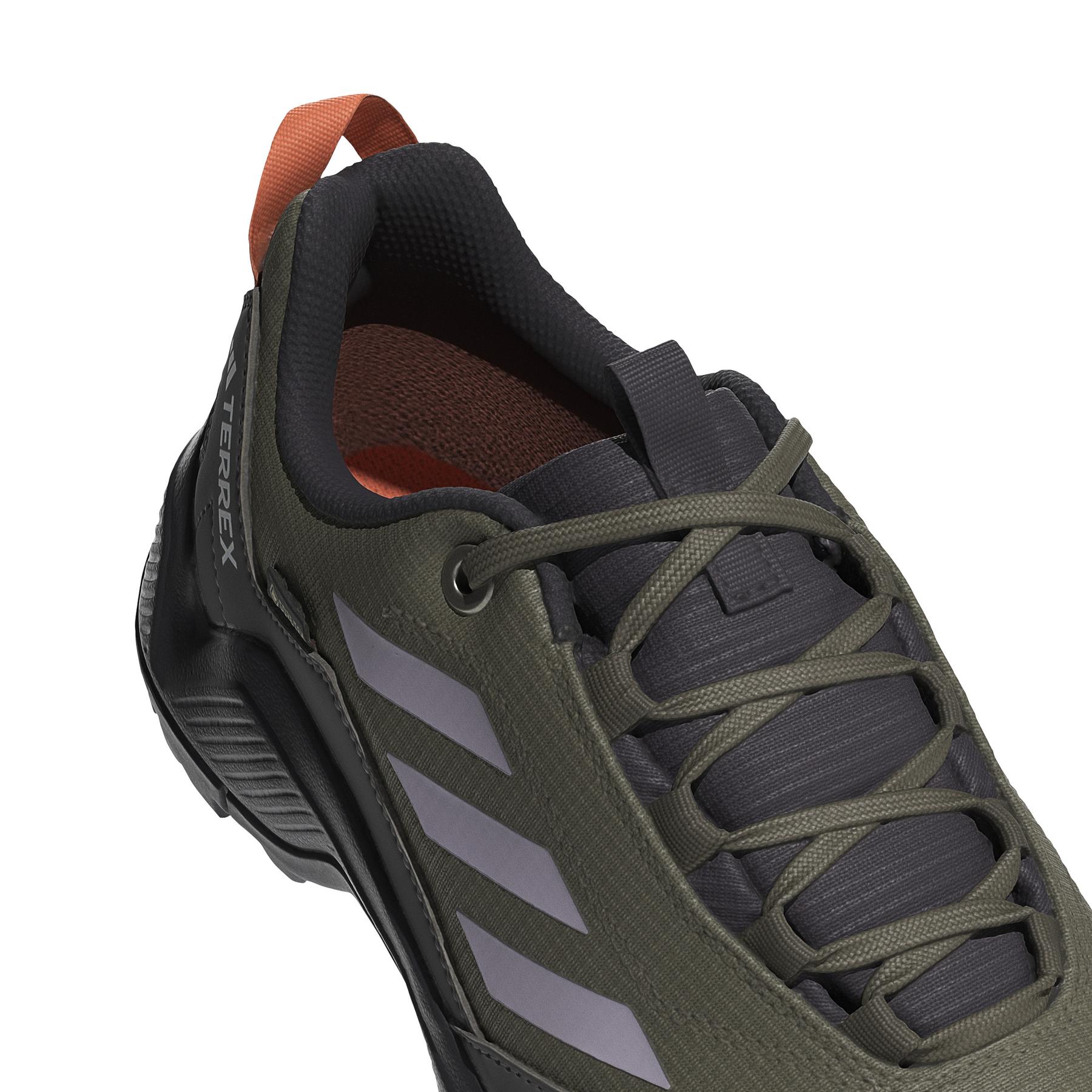 product/a/d/adidas_ig8861_8_footwear_photography_detail_view_1_white.jpg