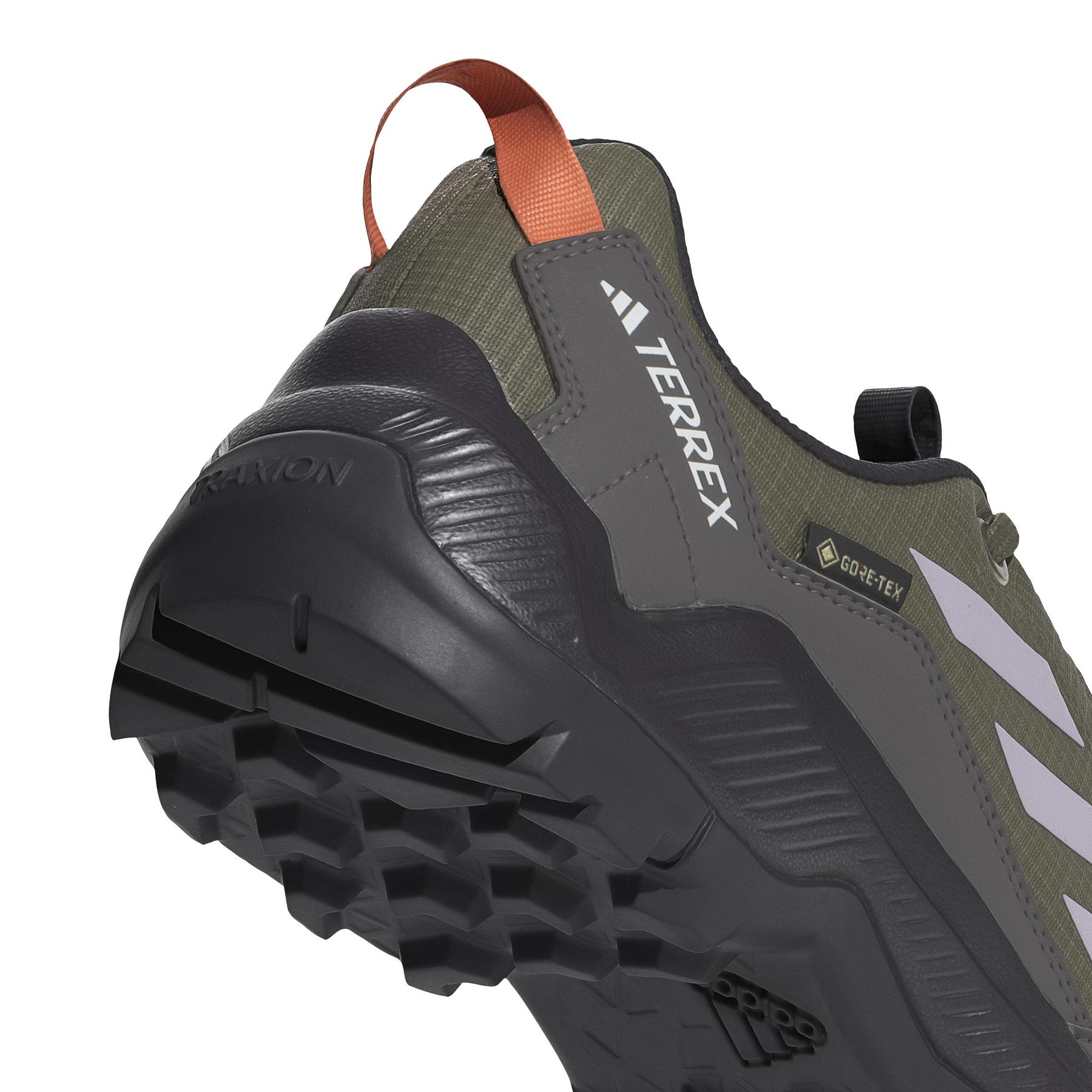 product/a/d/adidas_ig8861_9_footwear_photography_detail_view_2_white.jpg