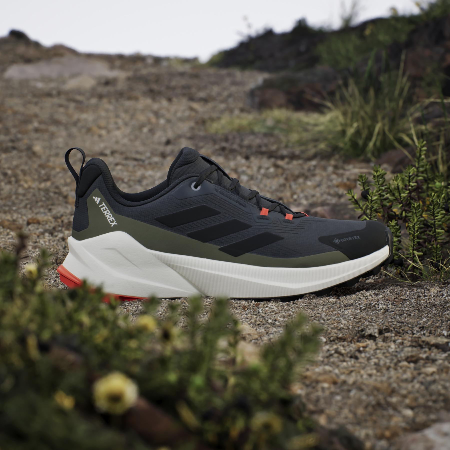 product/a/d/adidas_ih3737_16_footwear_photography_heromrktng_view_3-nw091625.jpg