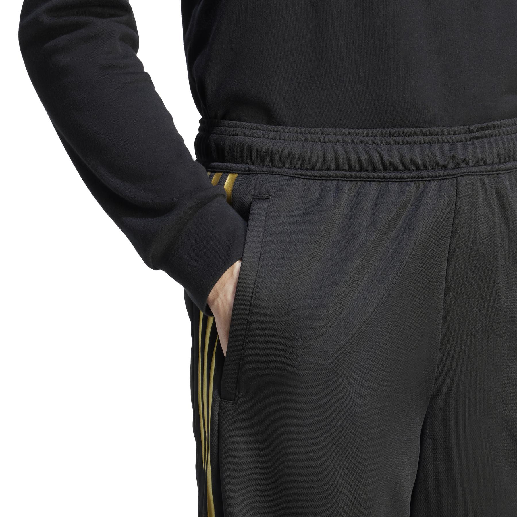 product/a/d/adidas_im2906_8_apparel_on_model_detail_view_2_white_bv.jpg