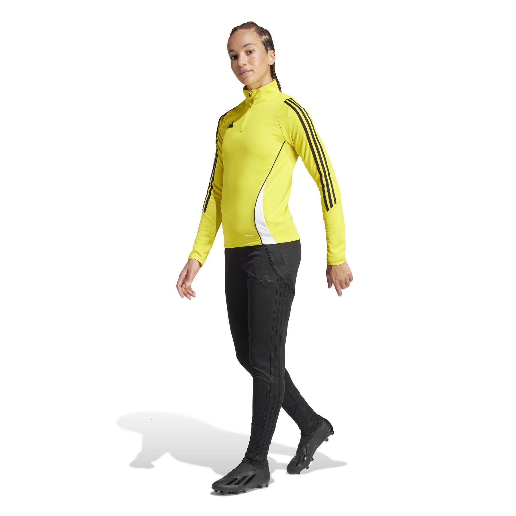 product/a/d/adidas_ir9386_7_apparel_on_model_standard_outfit_view_white.jpg
