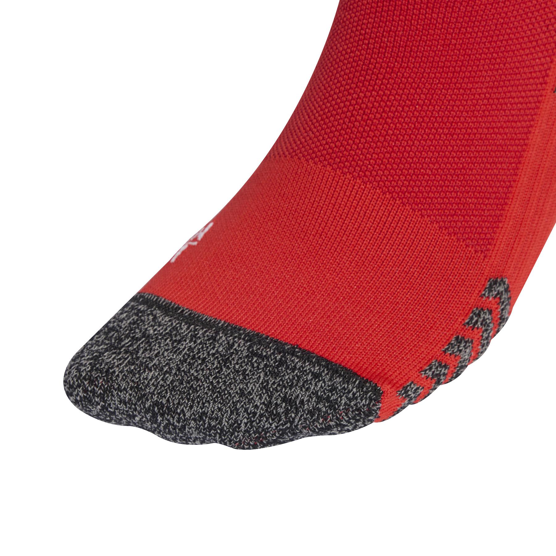 product/a/d/adidas_is6921_red_2.jpg