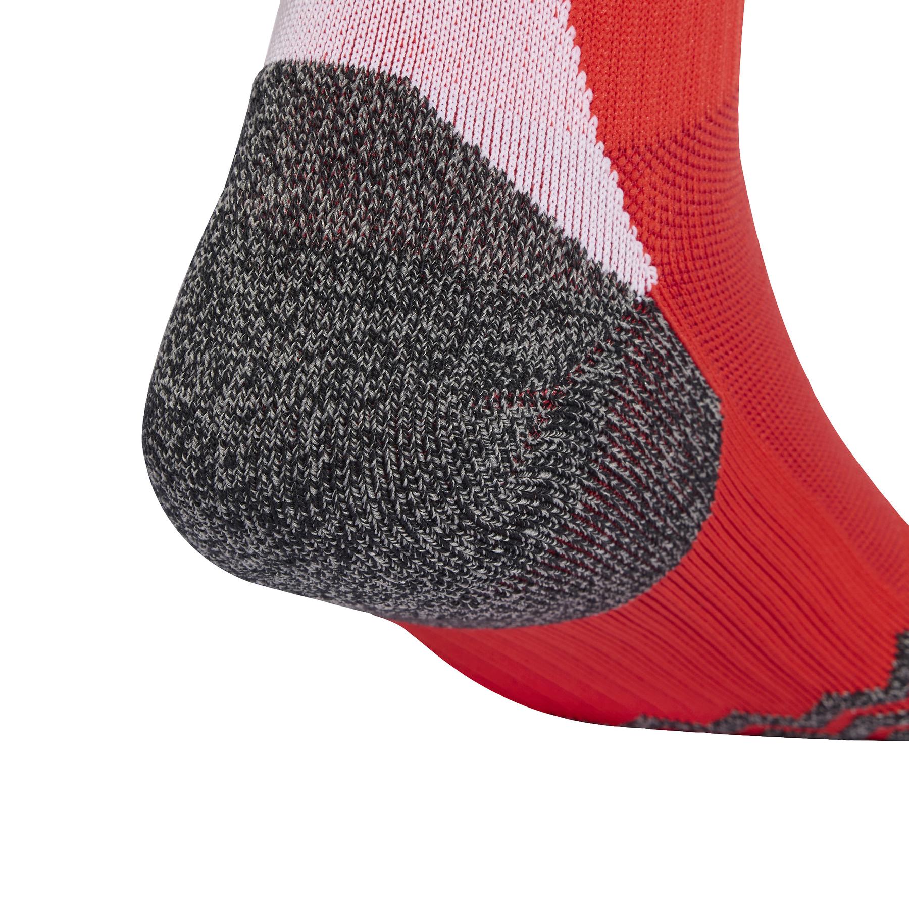 product/a/d/adidas_is6921_red_3.jpg