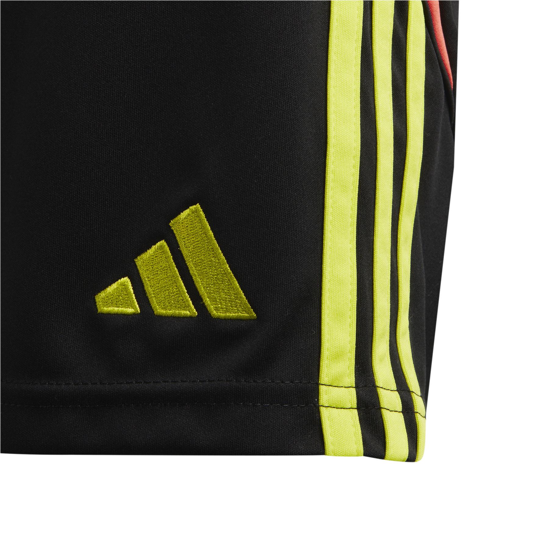 product/a/d/adidas_it2424_5_apparel_photography_detail_view_2_white.jpg