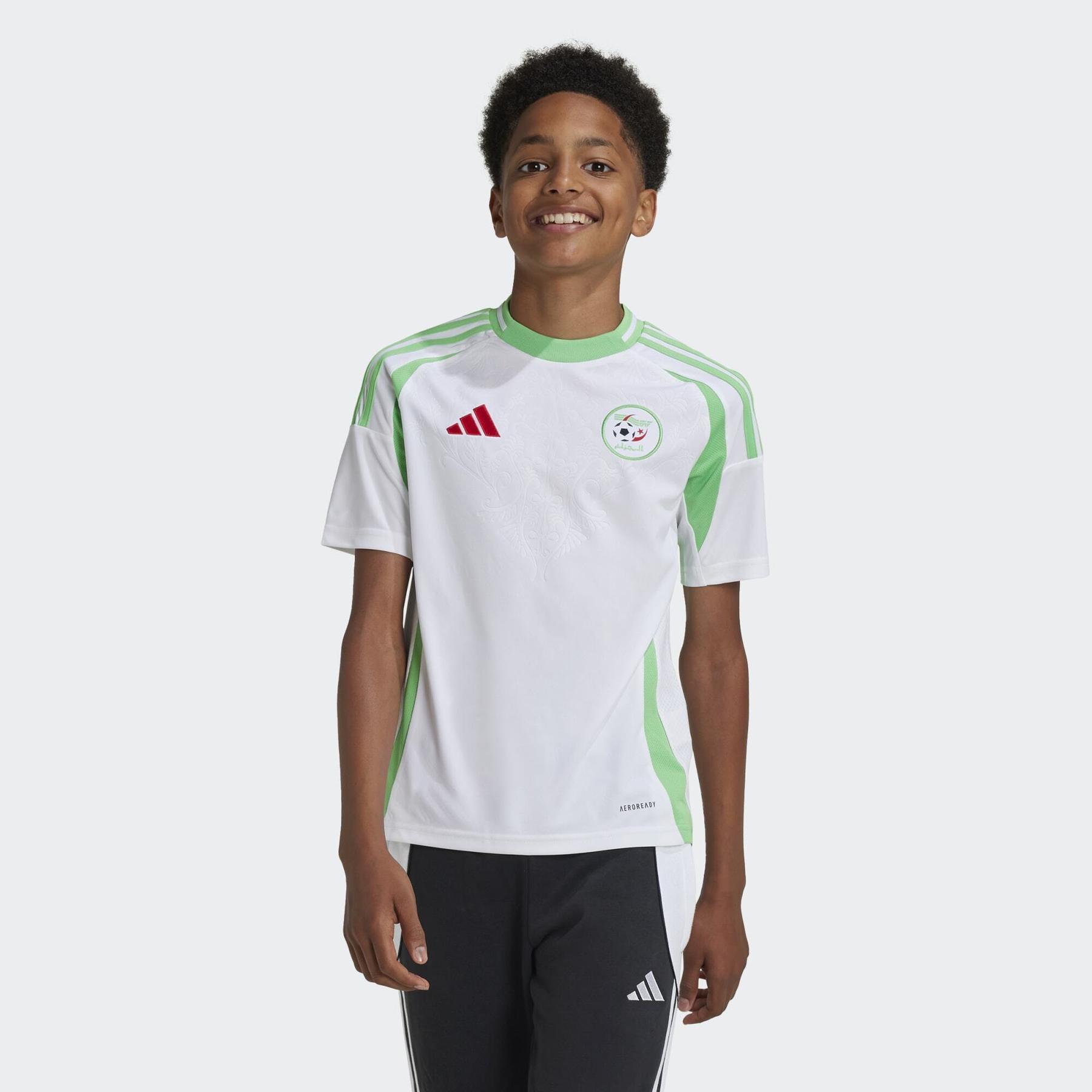 product/a/d/adidas_it2742_white_3.jpg