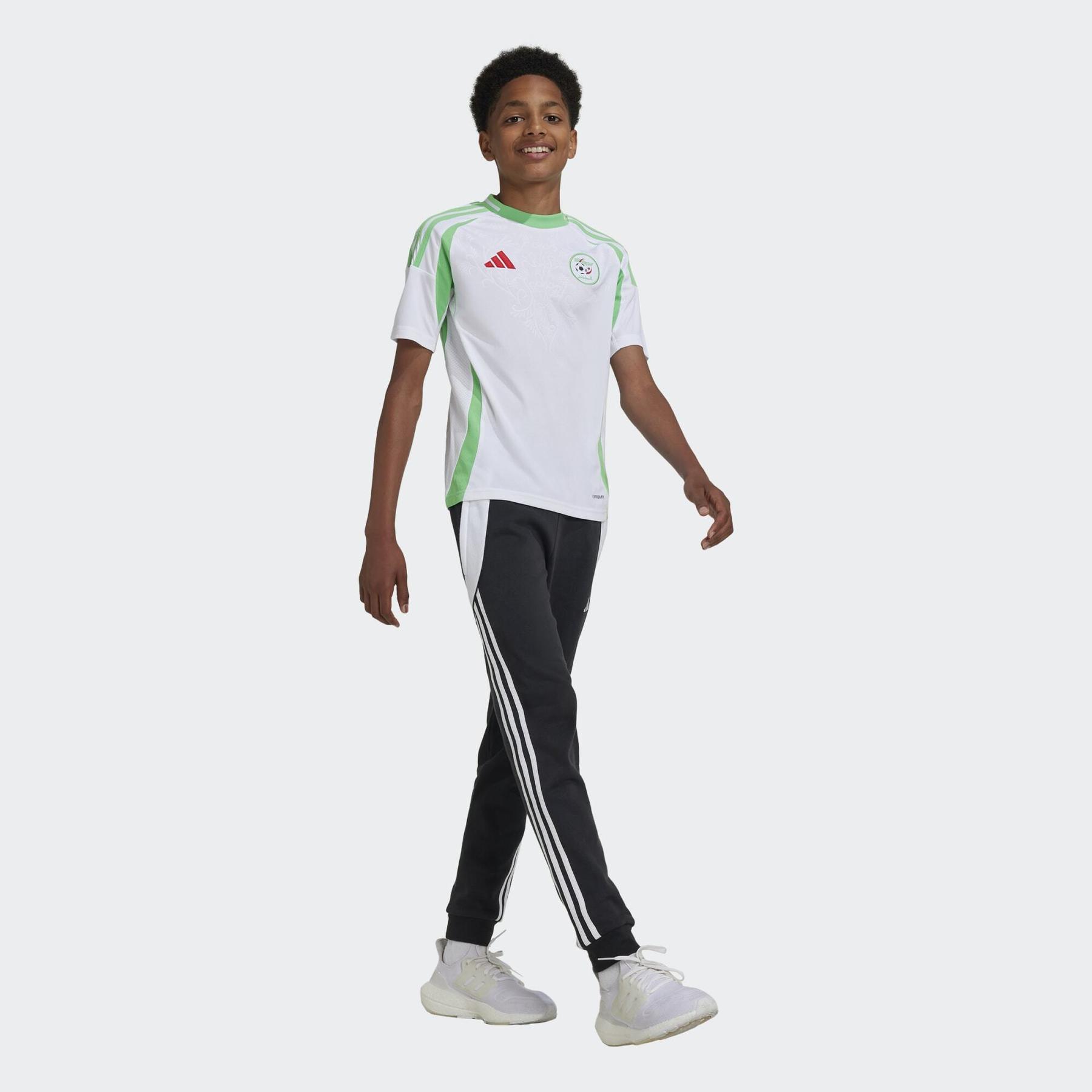 product/a/d/adidas_it2742_white_9.jpg