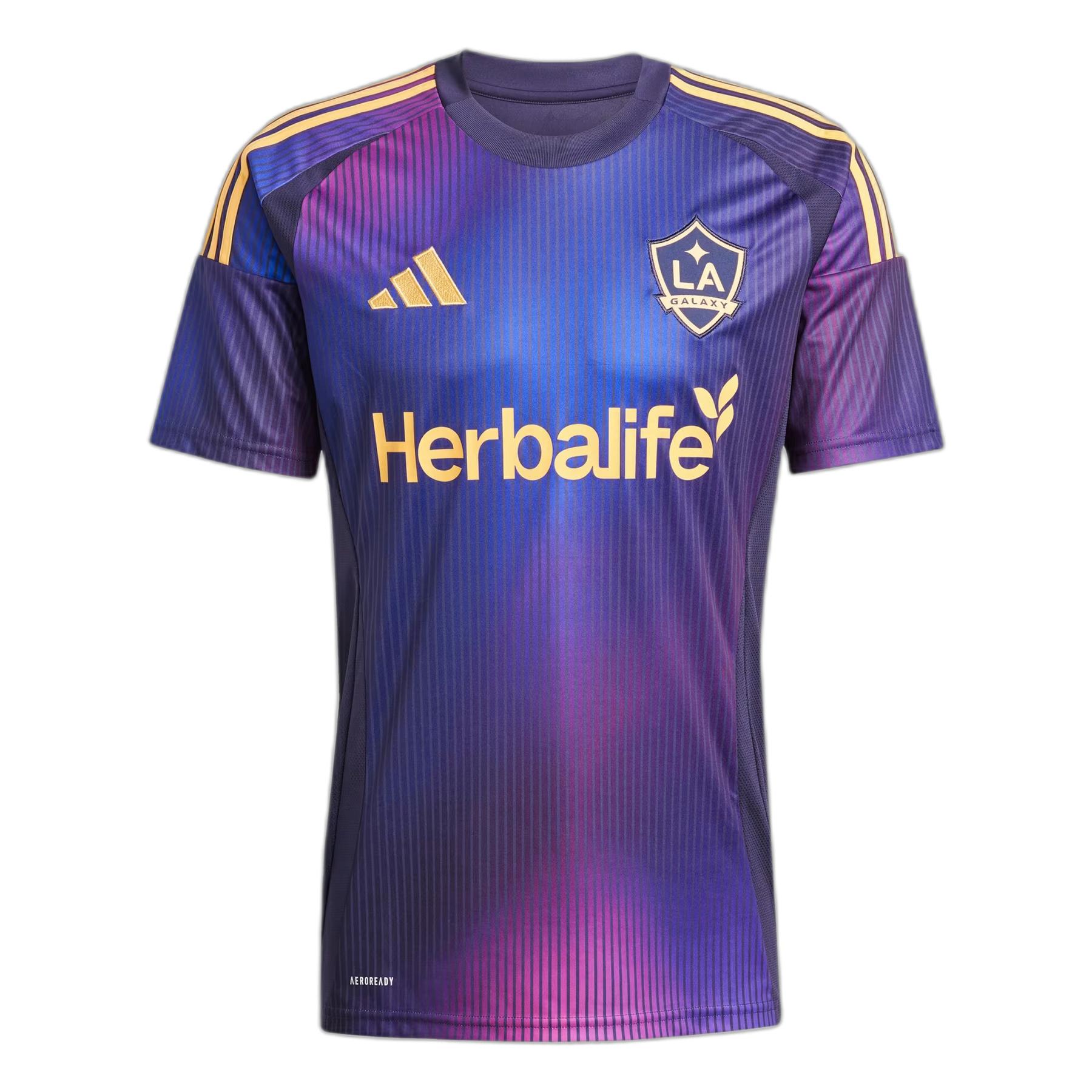 product/a/d/adidas_iv9853_nobink_1.jpg
