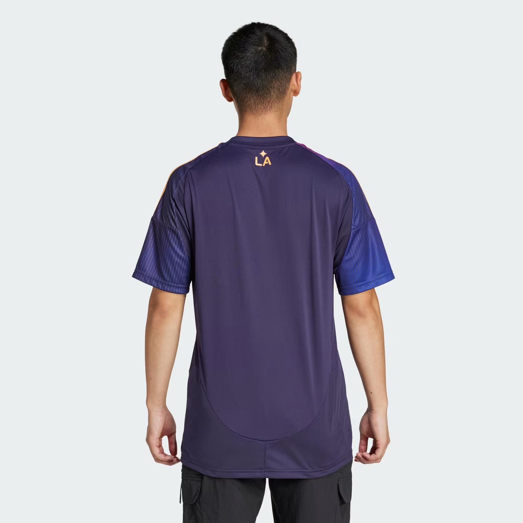 product/a/d/adidas_iv9853_nobink_5.jpg