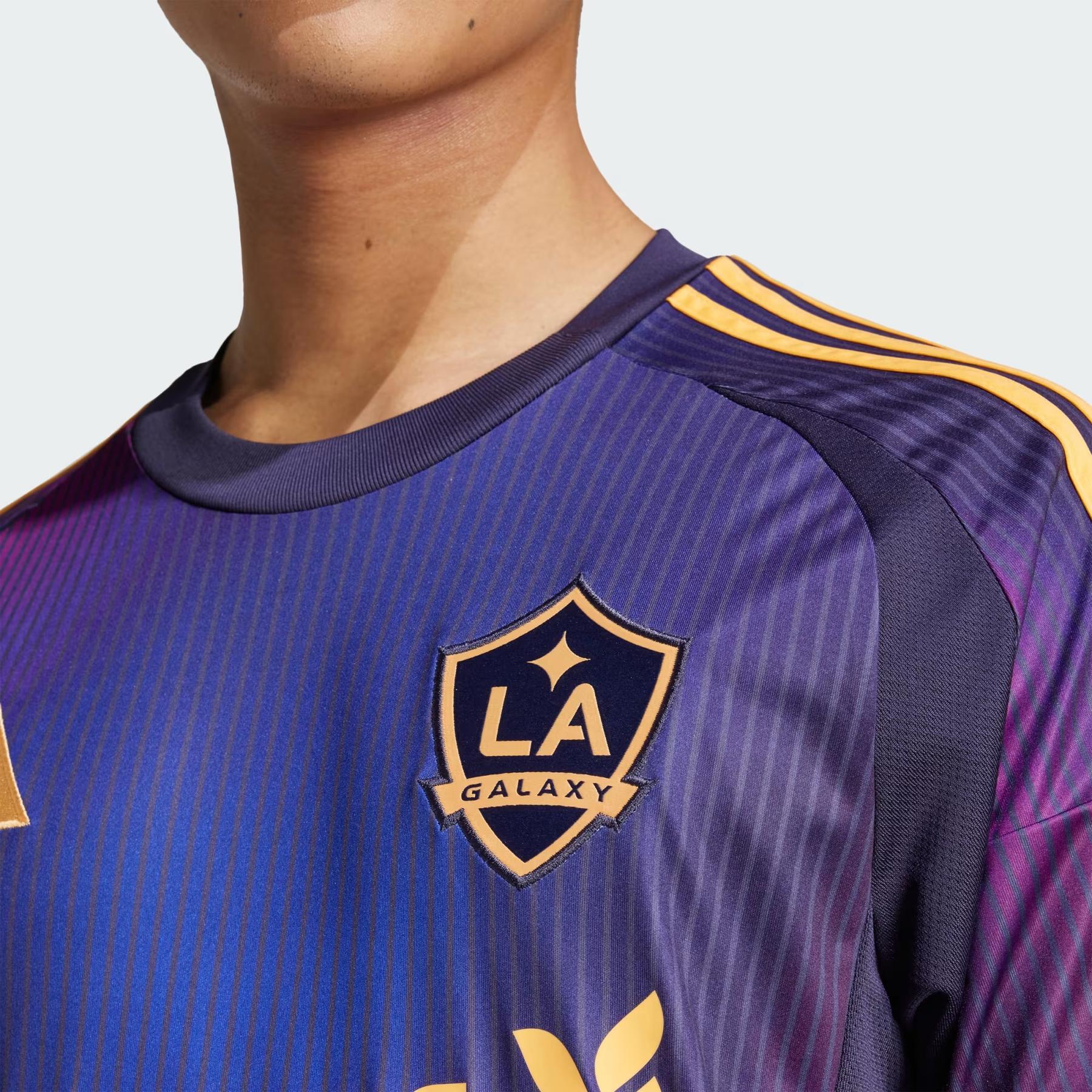 product/a/d/adidas_iv9853_nobink_6.jpg