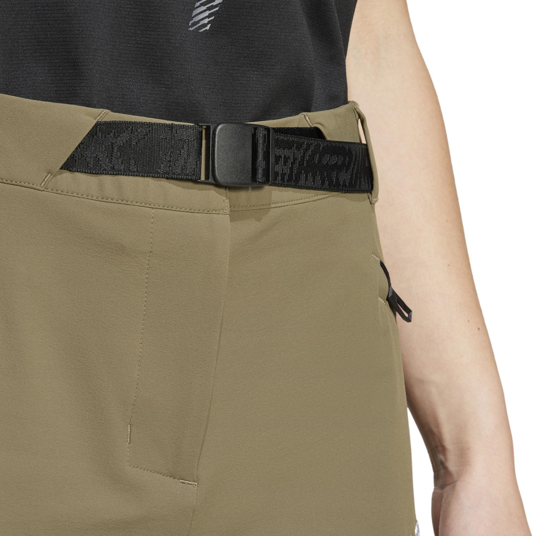 product/a/d/adidas_iw6407_6_apparel_on_model_detail_view_1_white.jpg