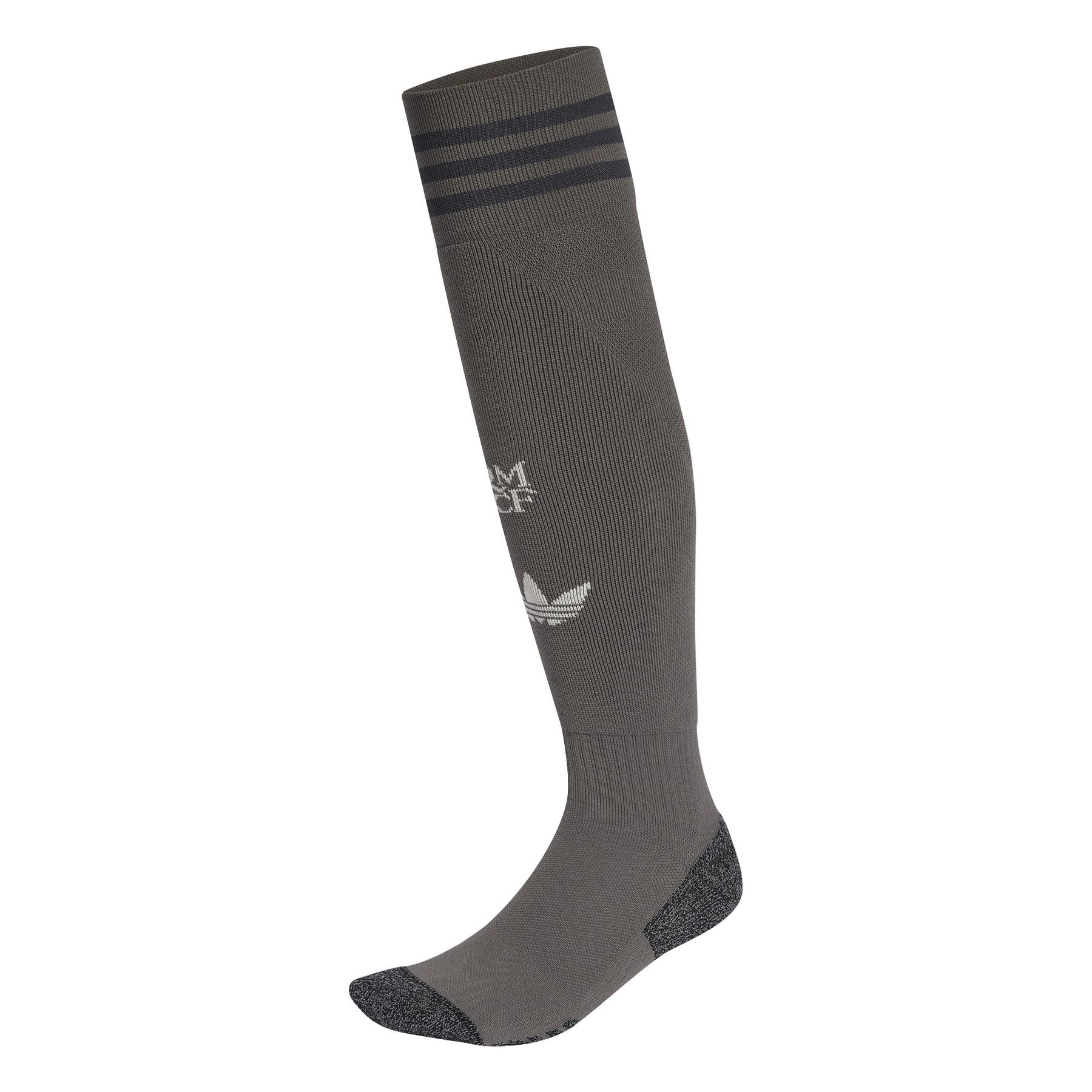 product/a/d/adidas_iy1765_1_hardware_photography_side_center_view_white.jpg