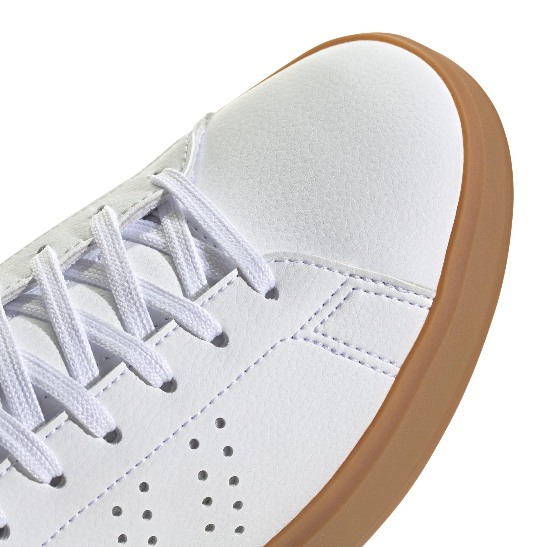 product/a/d/adidas_jh6855_8_footwear_photography_detail_view_1_white.jpg