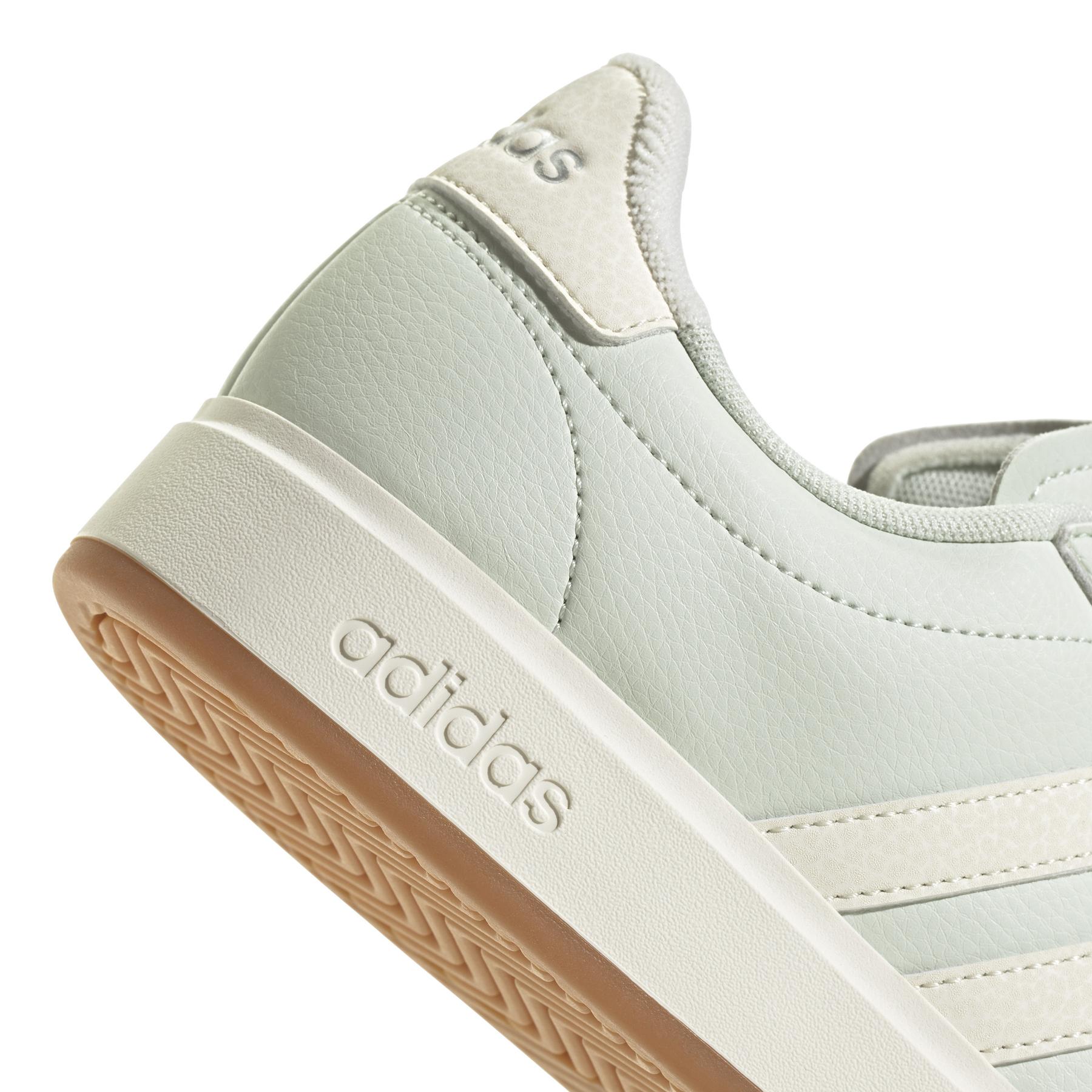 product/a/d/adidas_jh8679_8_footwear_photography_detail_view_1_white-nw091625.jpg