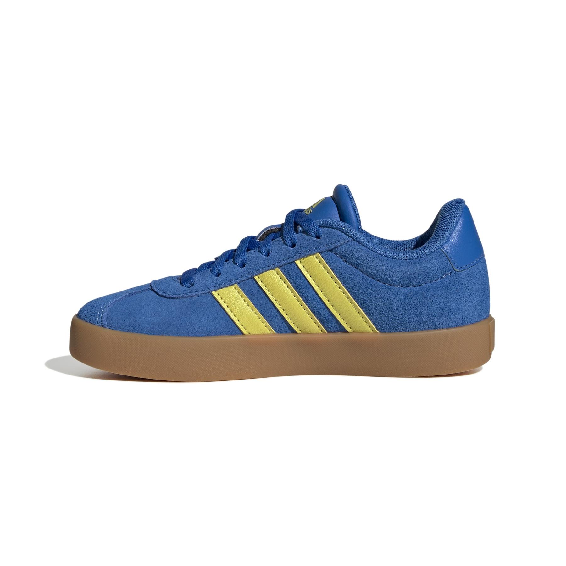 product/a/d/adidas_jh8723_5_footwear_photography_side_medial_center_view_white-nw091625.jpg