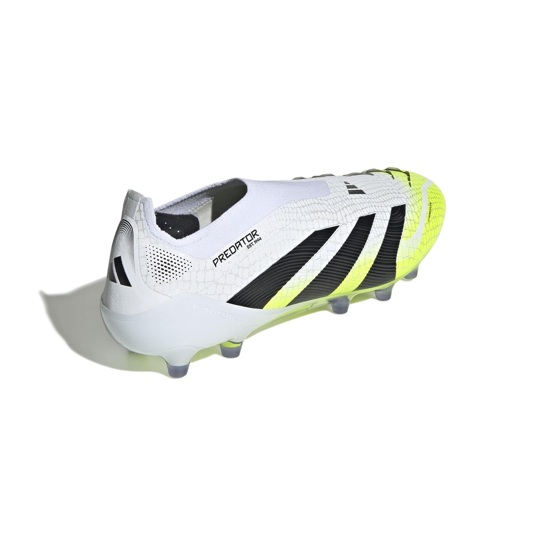 product/a/d/adidas_jh8877_6_footwear_photography_back_lateral_top_view_white-nw091625.jpg