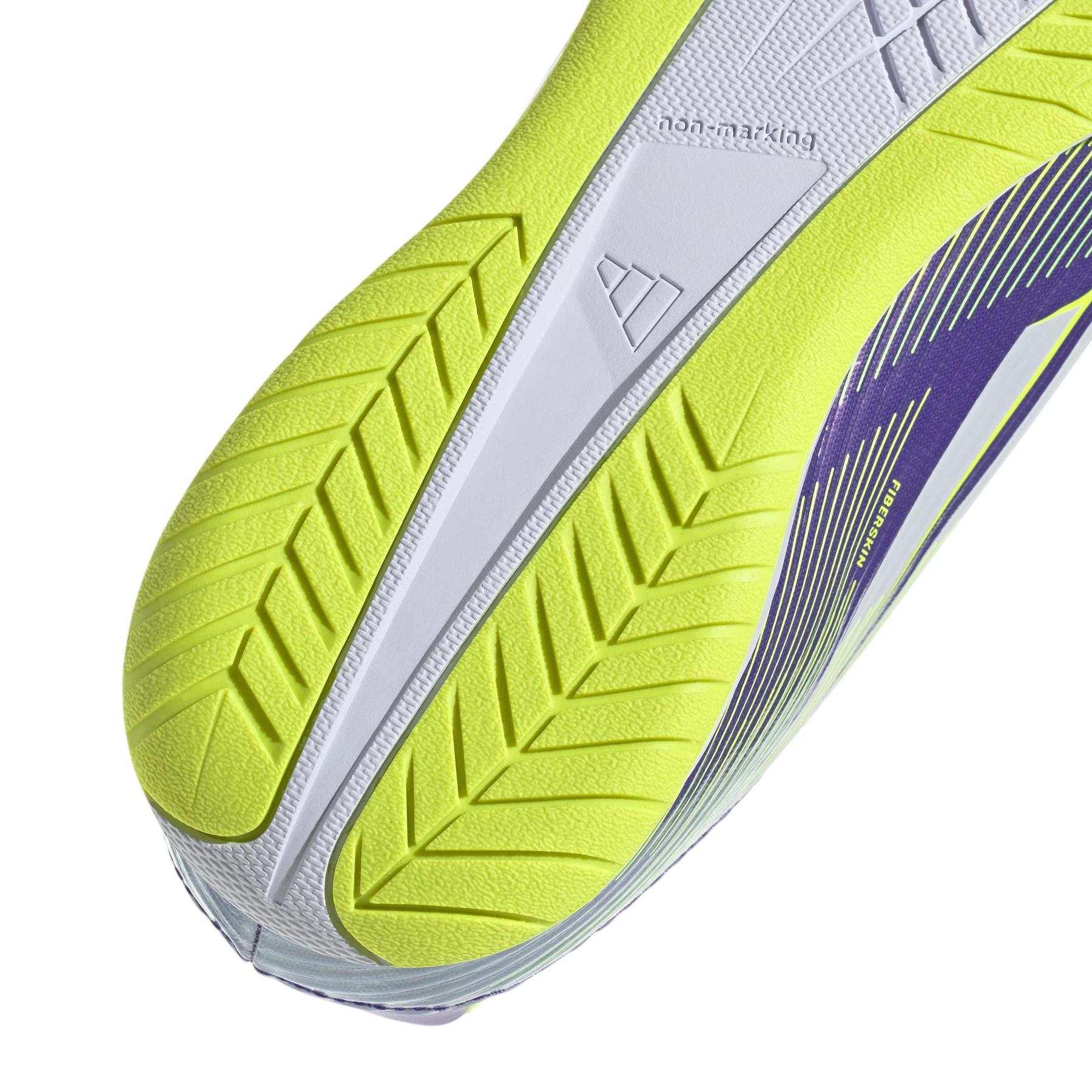 product/a/d/adidas_ji0023_8_footwear_photography_detail_view_2_white-nw091625.jpg