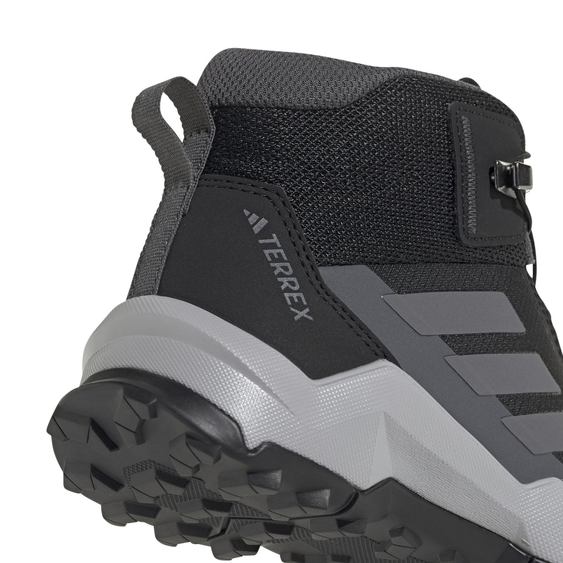 product/a/d/adidas_ji0920_8_footwear_photography_detail_view_1_white-nw091625.jpg