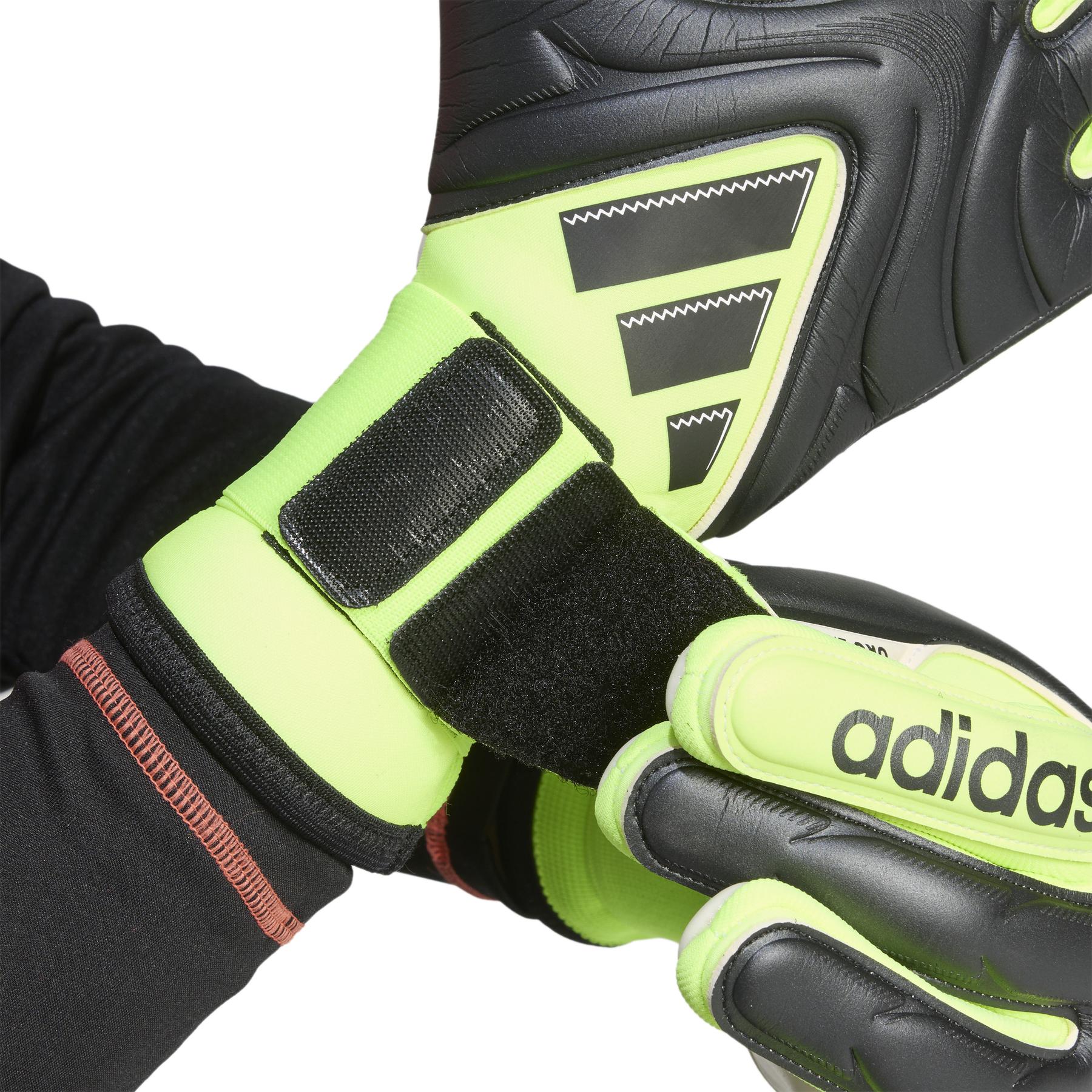 product/a/d/adidas_jn5334_black-black-luclem_3.jpg