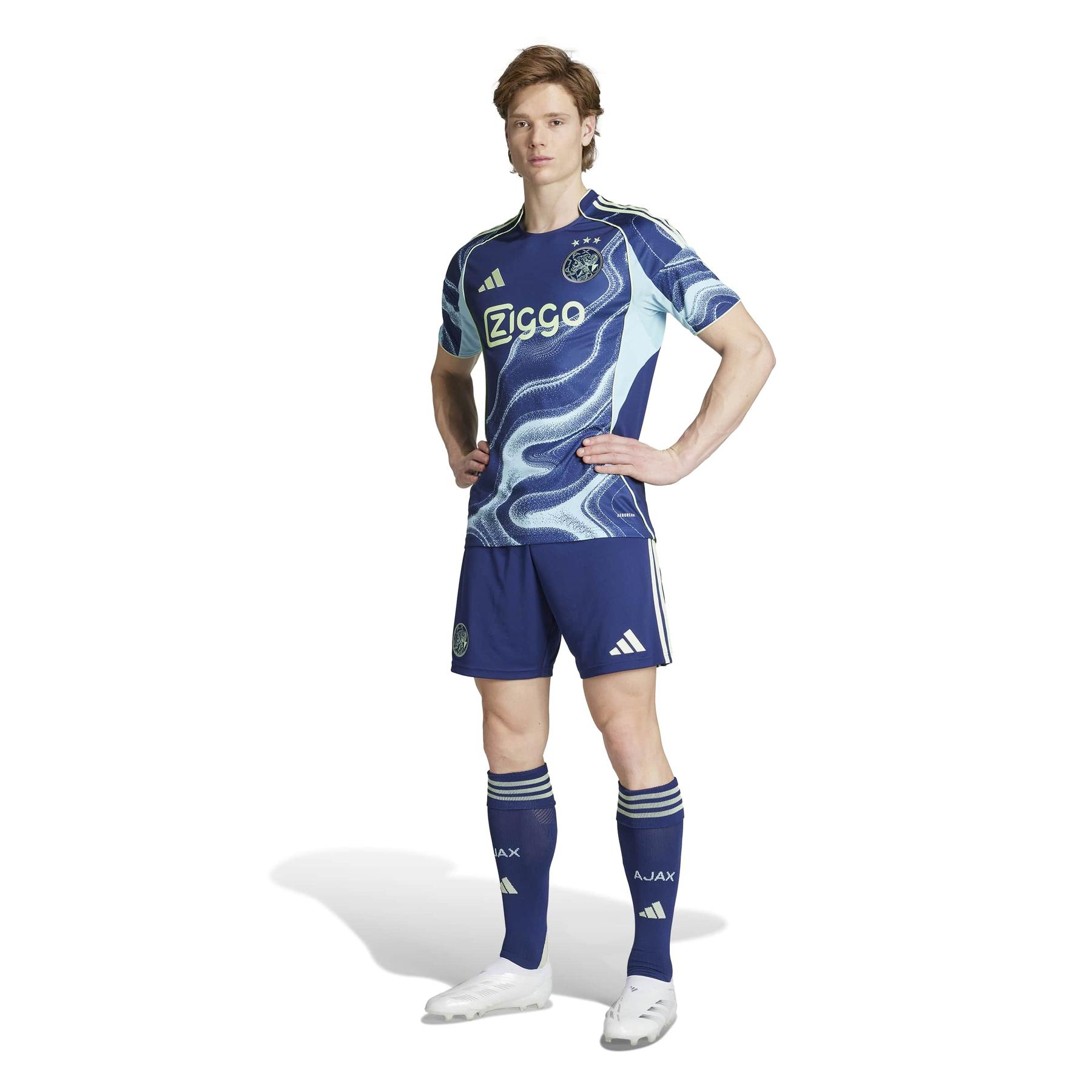 product/a/d/adidas_jp1447_6_apparel_on_model_standard_outfit_view_white.jpg