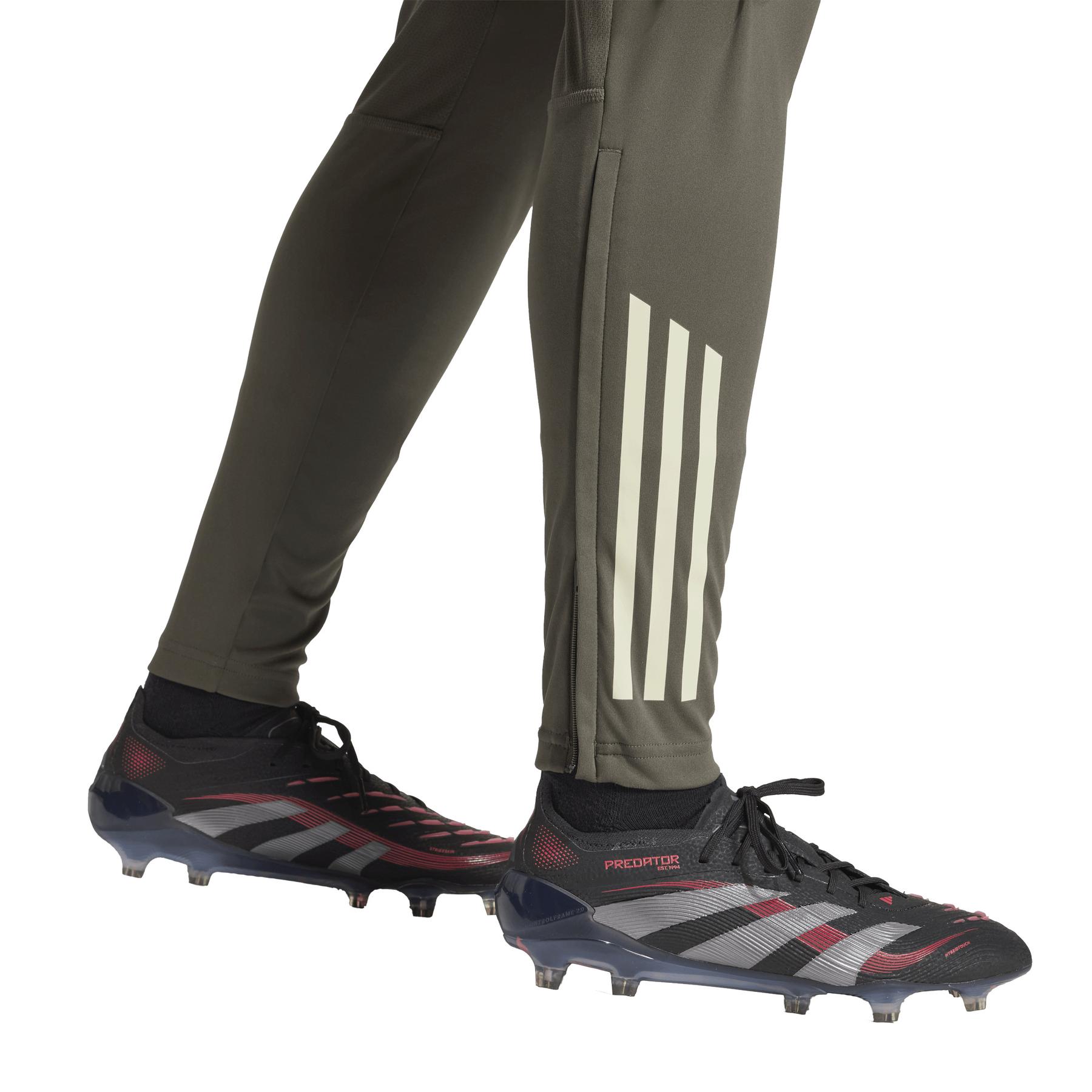 product/a/d/adidas_jp3984_utigre_7.jpg