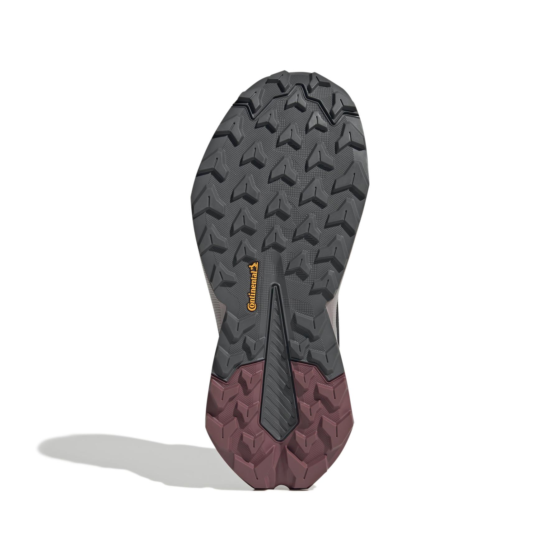 product/a/d/adidas_jp5241_4_footwear_photography_bottom_view_white-nw091625.jpg