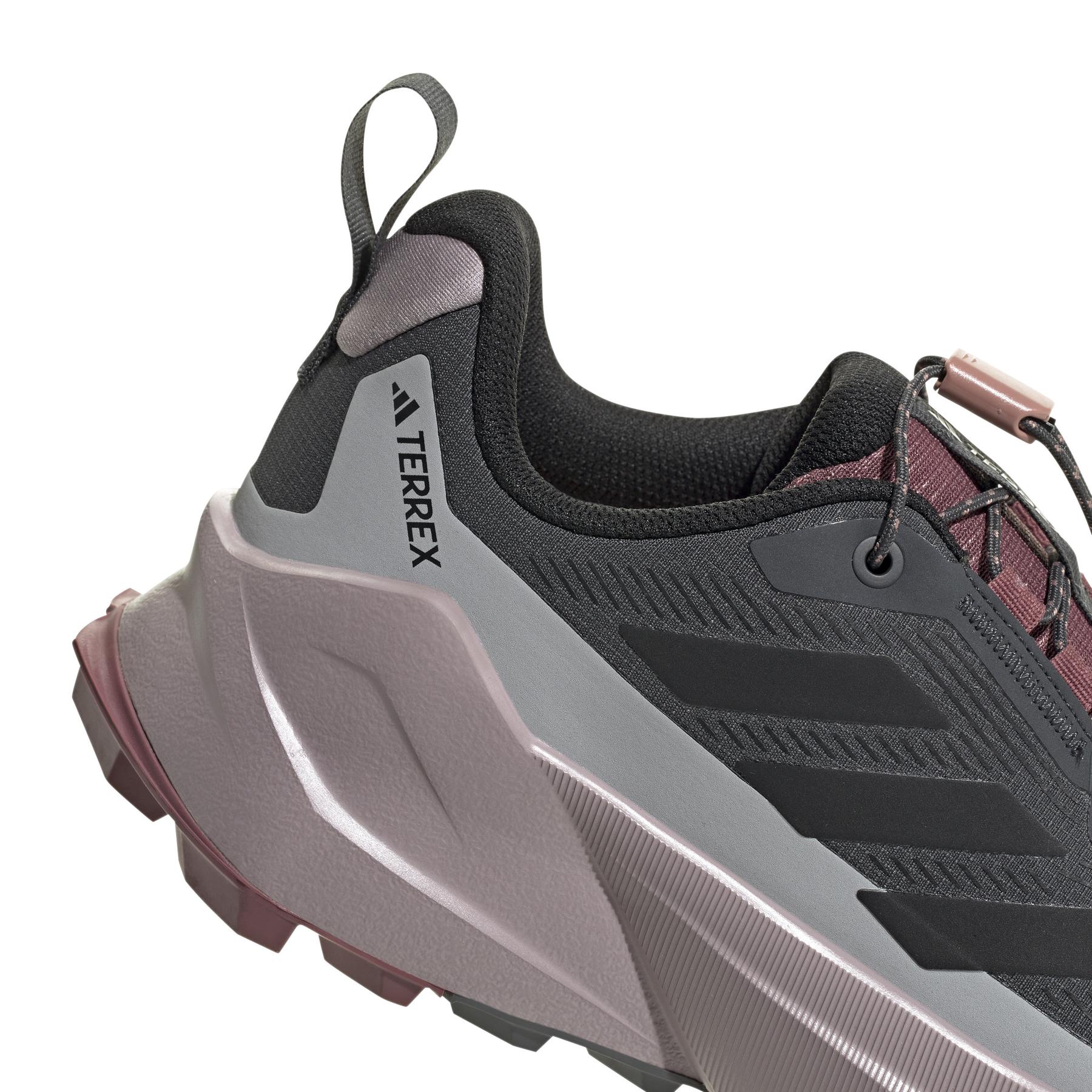 product/a/d/adidas_jp5241_9_footwear_photography_detail_view_2_white-nw091625.jpg