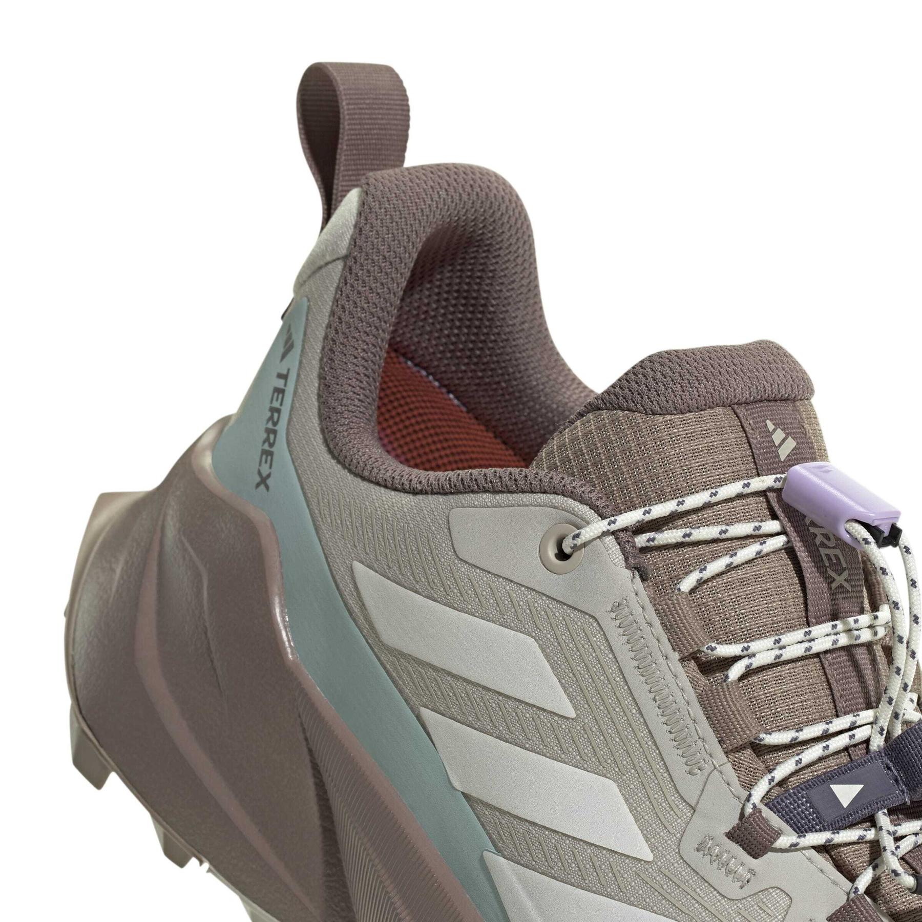 product/a/d/adidas_jq1615_9_footwear_photography_detail_view_2_white-nw091625.jpg