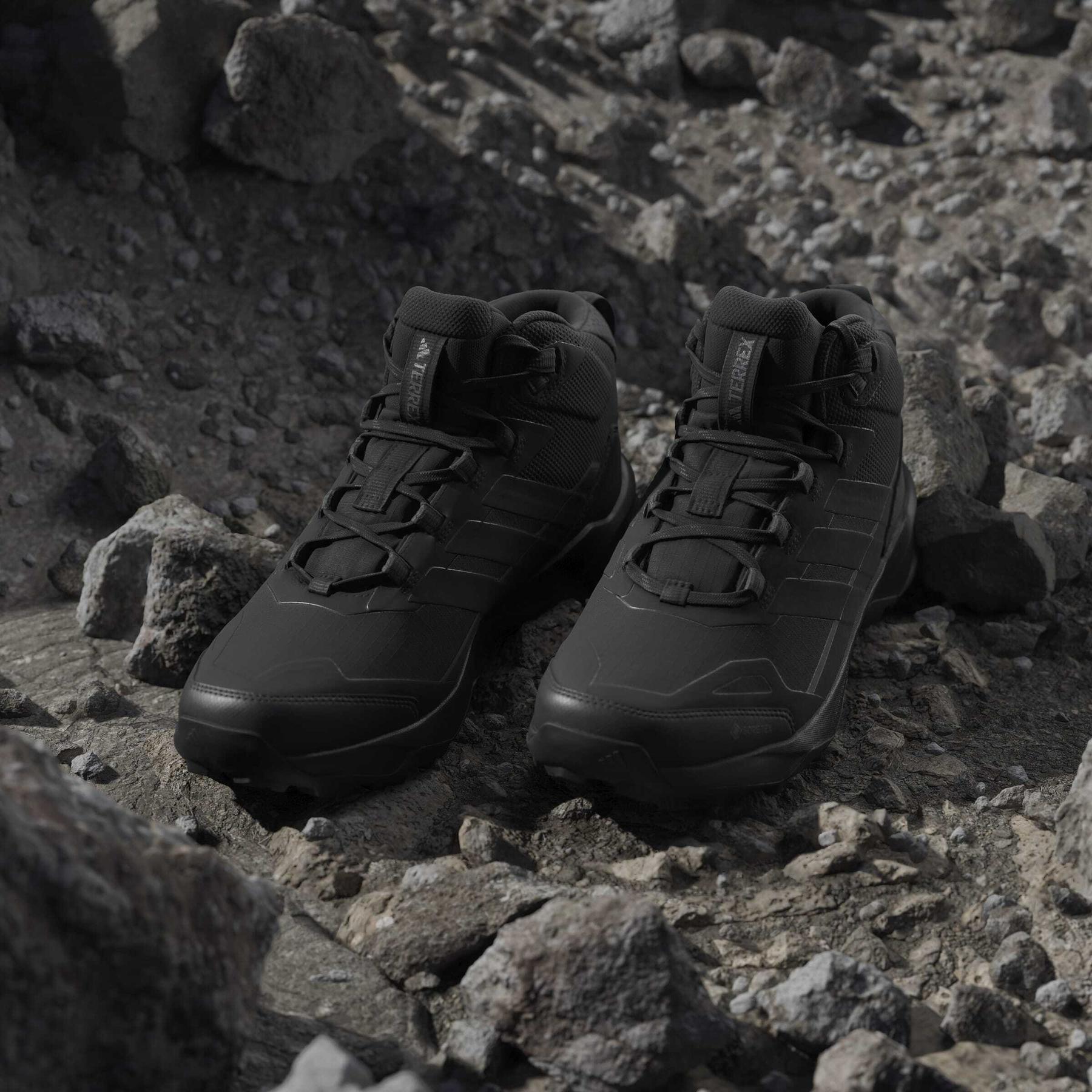 product/a/d/adidas_jq2207_18_footwear_photography_heromrktng_view_5-nw091625.jpg