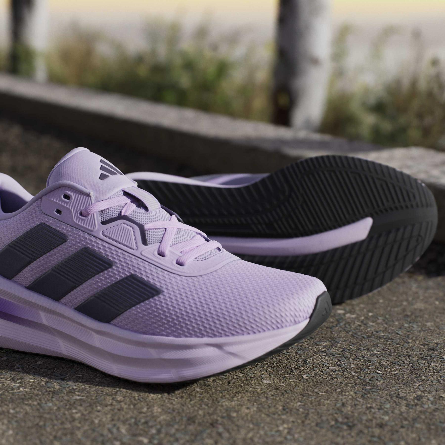 product/a/d/adidas_jq2609_22_footwear_photography_heromrktng_view_9-nw091625.jpg