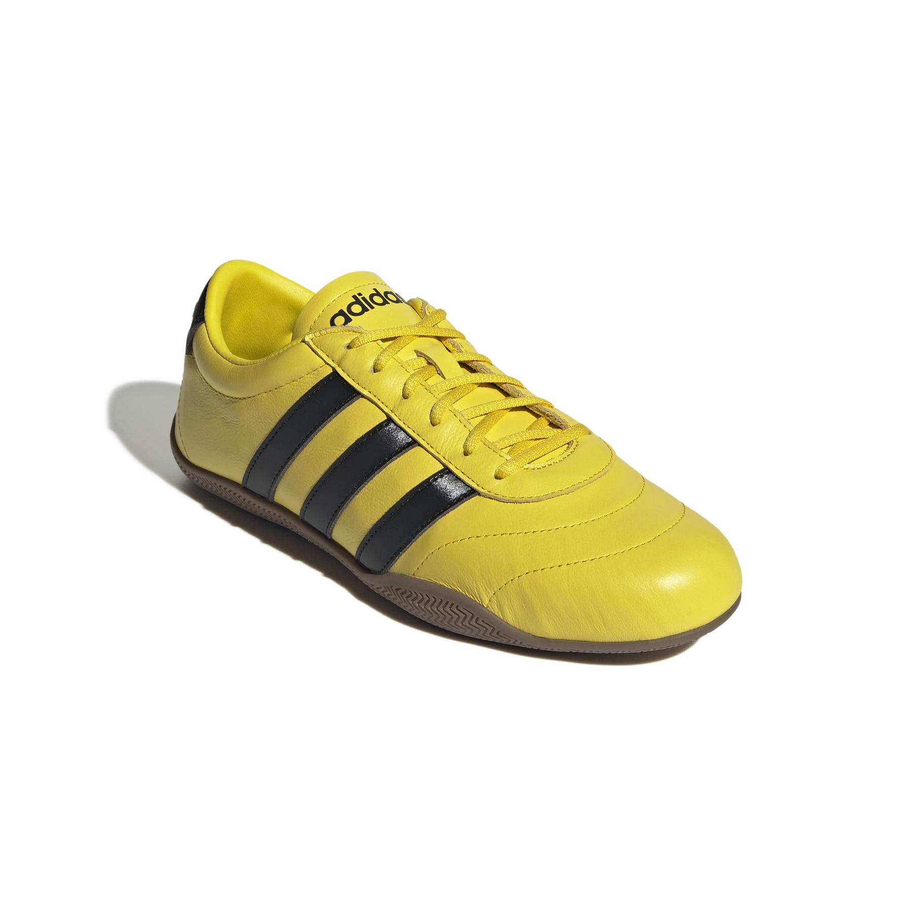 product/a/d/adidas_jq9693_6_footwear_photography_front_lateral_top_view_white-nw091625.jpg