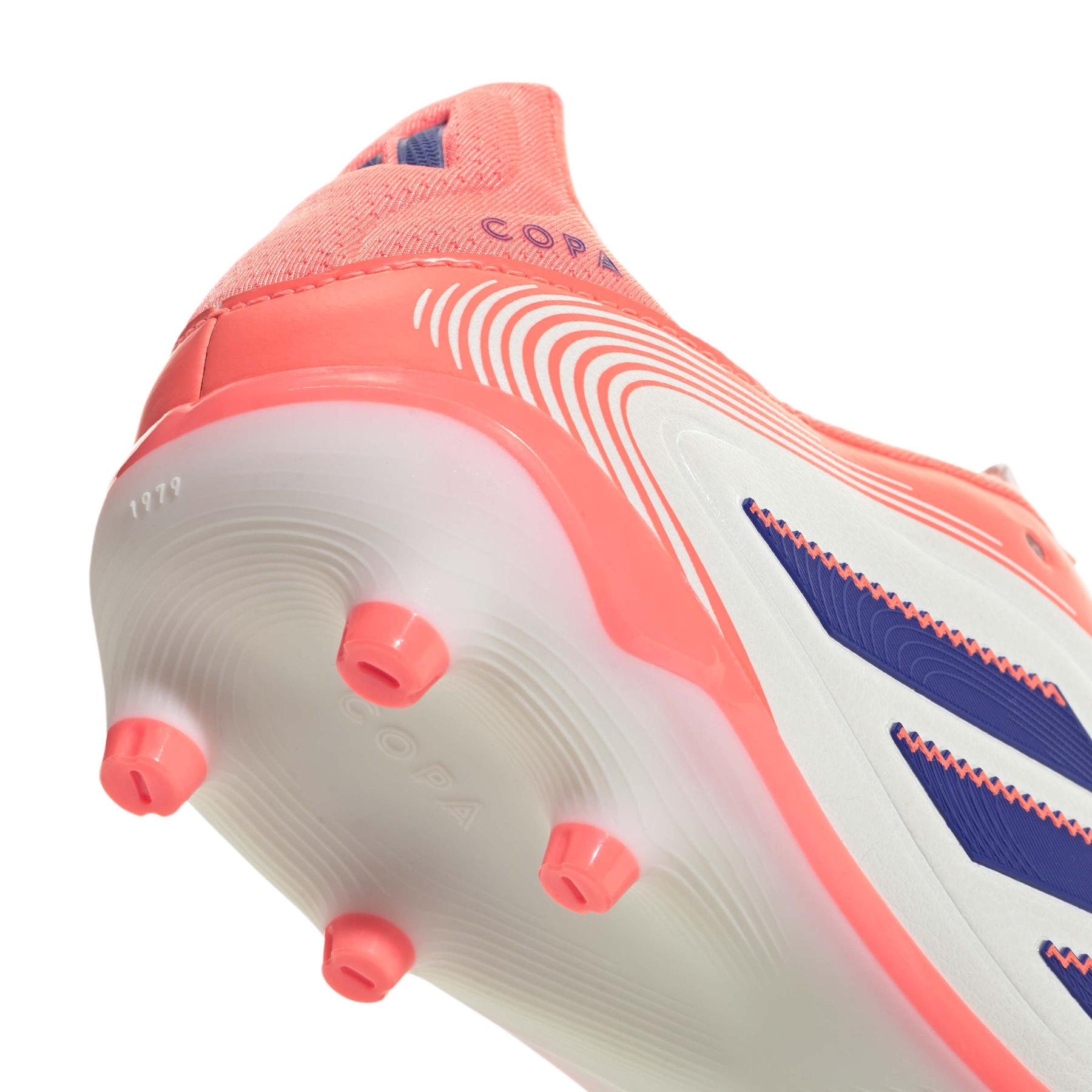 product/a/d/adidas_jr2886_7_footwear_photography_detail_view_1_white.jpg