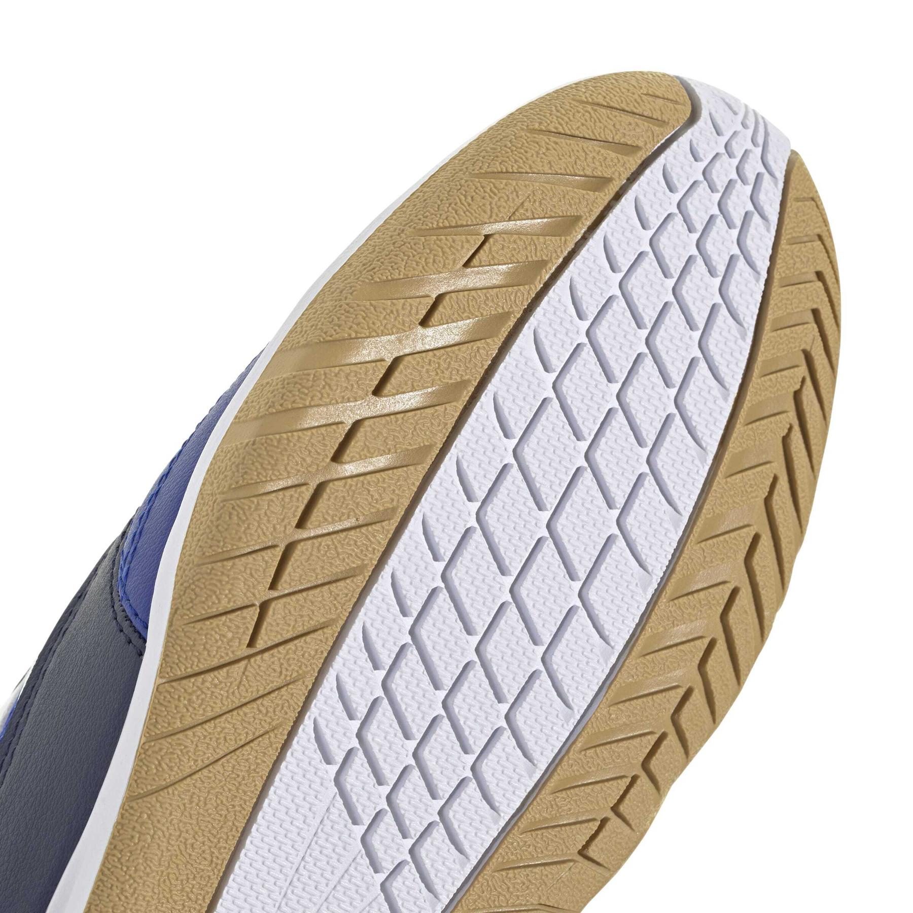 product/a/d/adidas_jr5401_7_footwear_photography_detail_view_1_white-nw091725.jpg