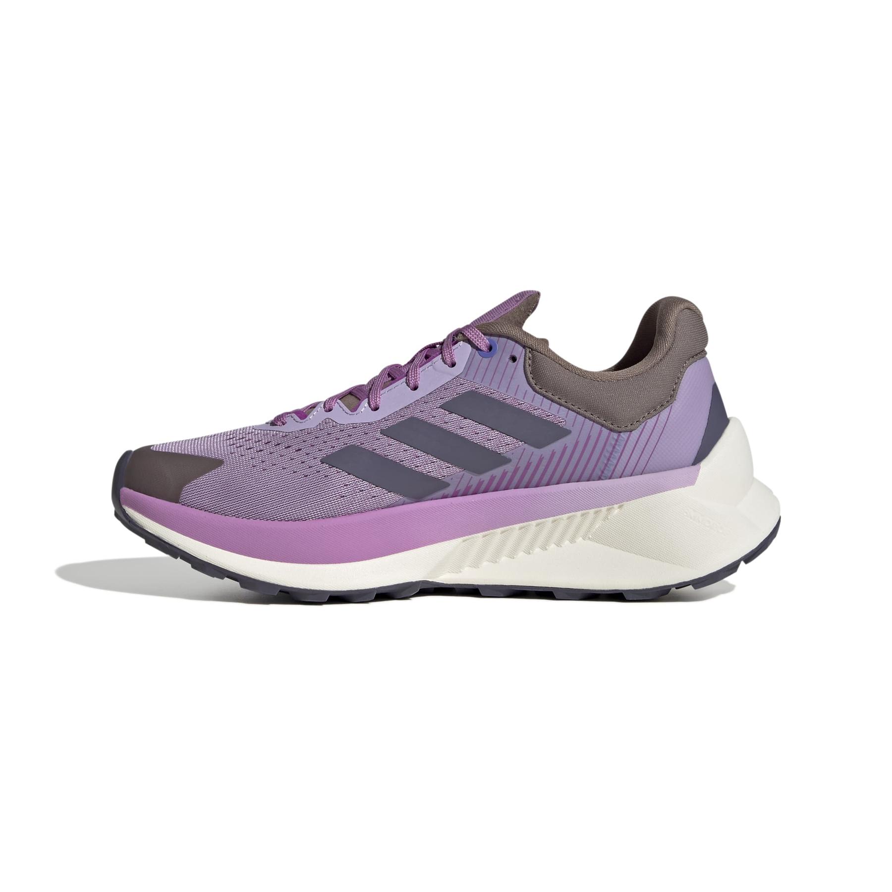 product/a/d/adidas_jr7067_5_footwear_photography_side_medial_center_view_white-nw091725.jpg