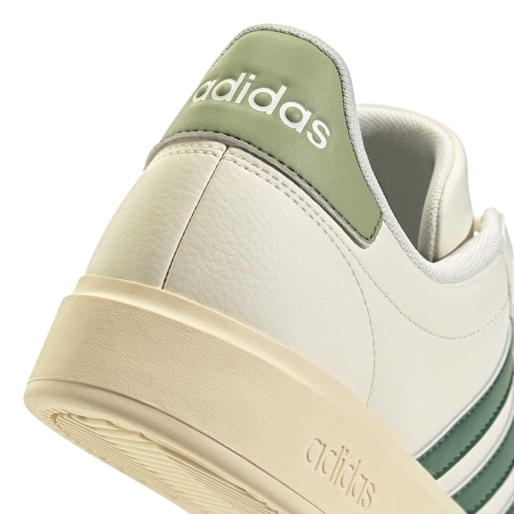 product/a/d/adidas_js1736_8_footwear_photography_detail_view_1_white-nw091725.jpg