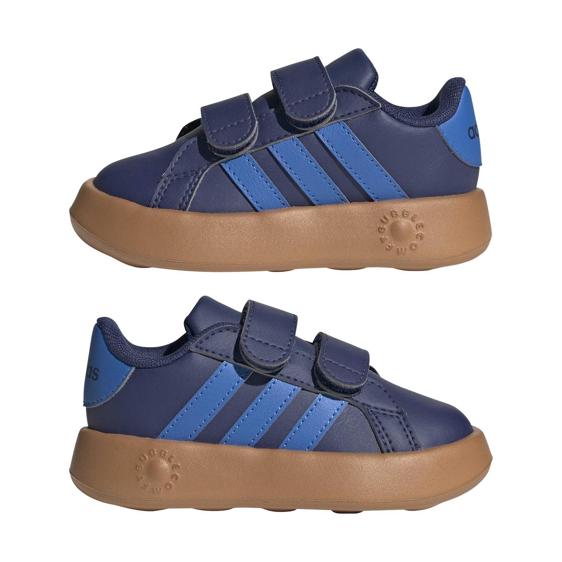 product/a/d/adidas_js4341_10_footwear_photography_mirrored_pair_view_white-nw091725.jpg