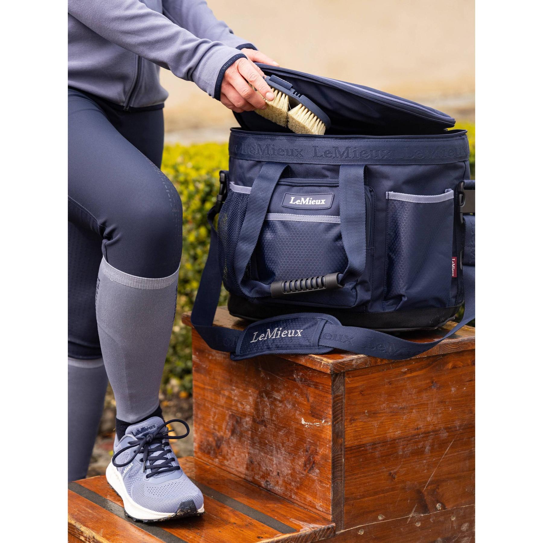 product/l/e/lemieux_it04969001_navy_3.jpg