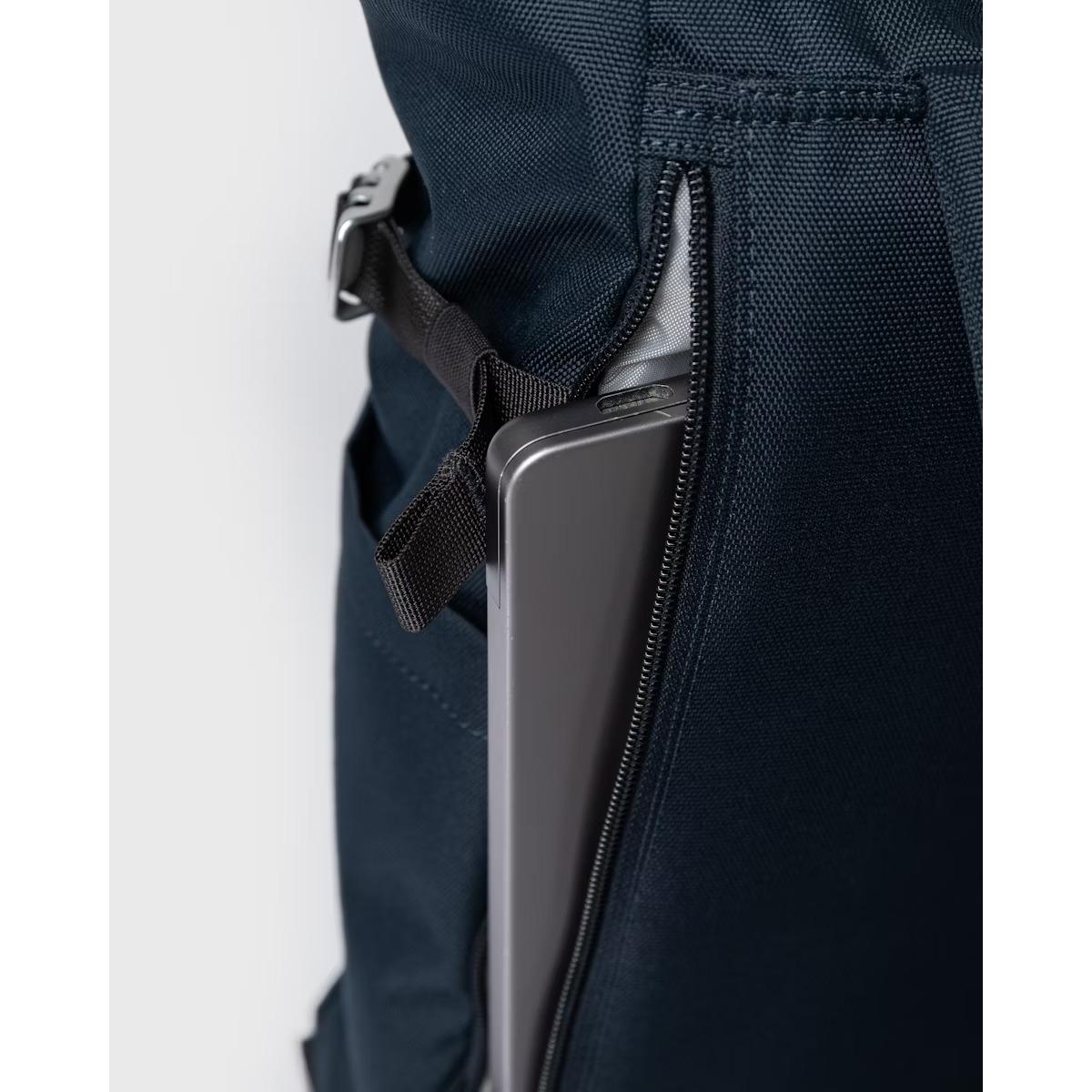 product/s/a/sandqvist_251404554_navy-with-black-leather_4.jpg