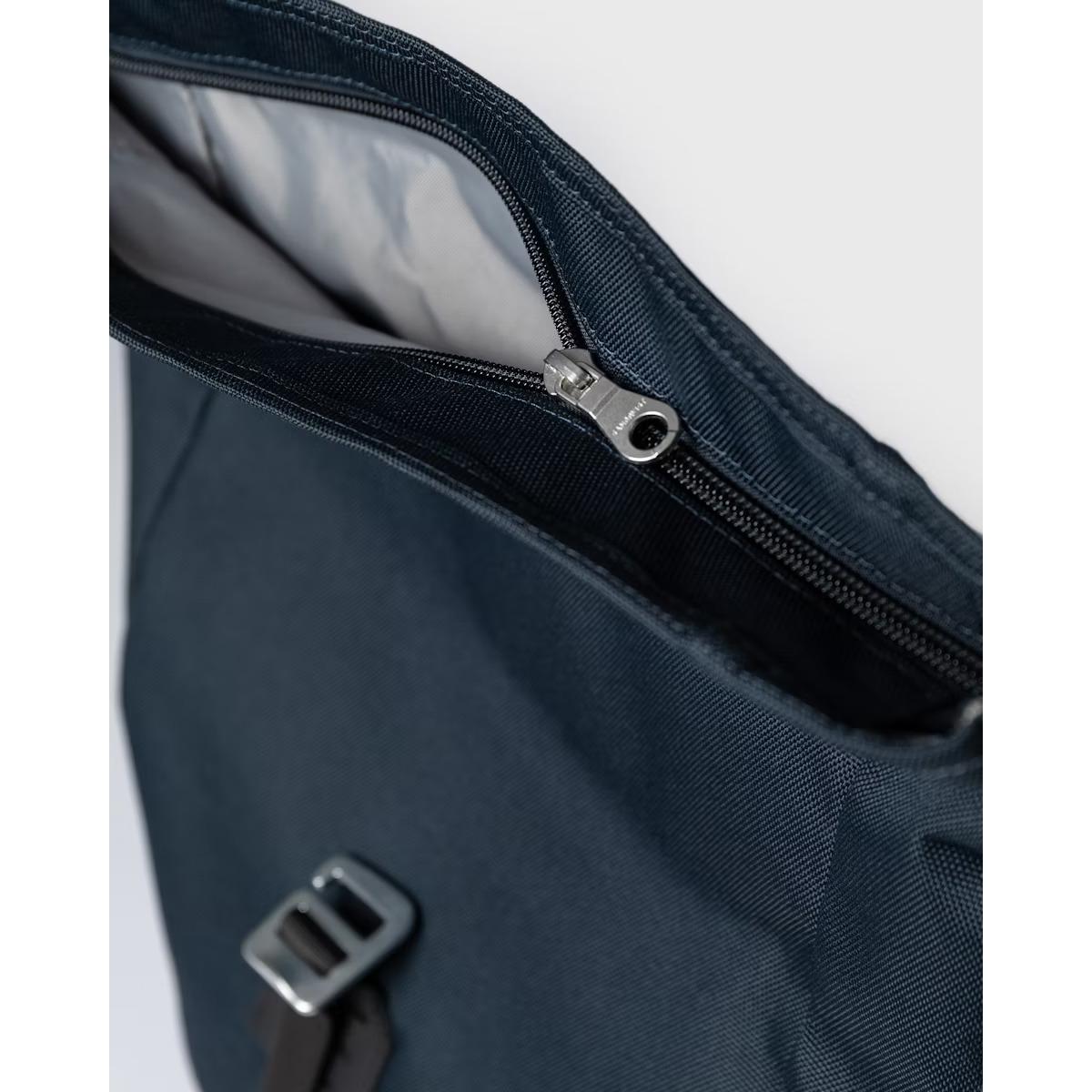 product/s/a/sandqvist_251404554_navy-with-black-leather_5.jpg