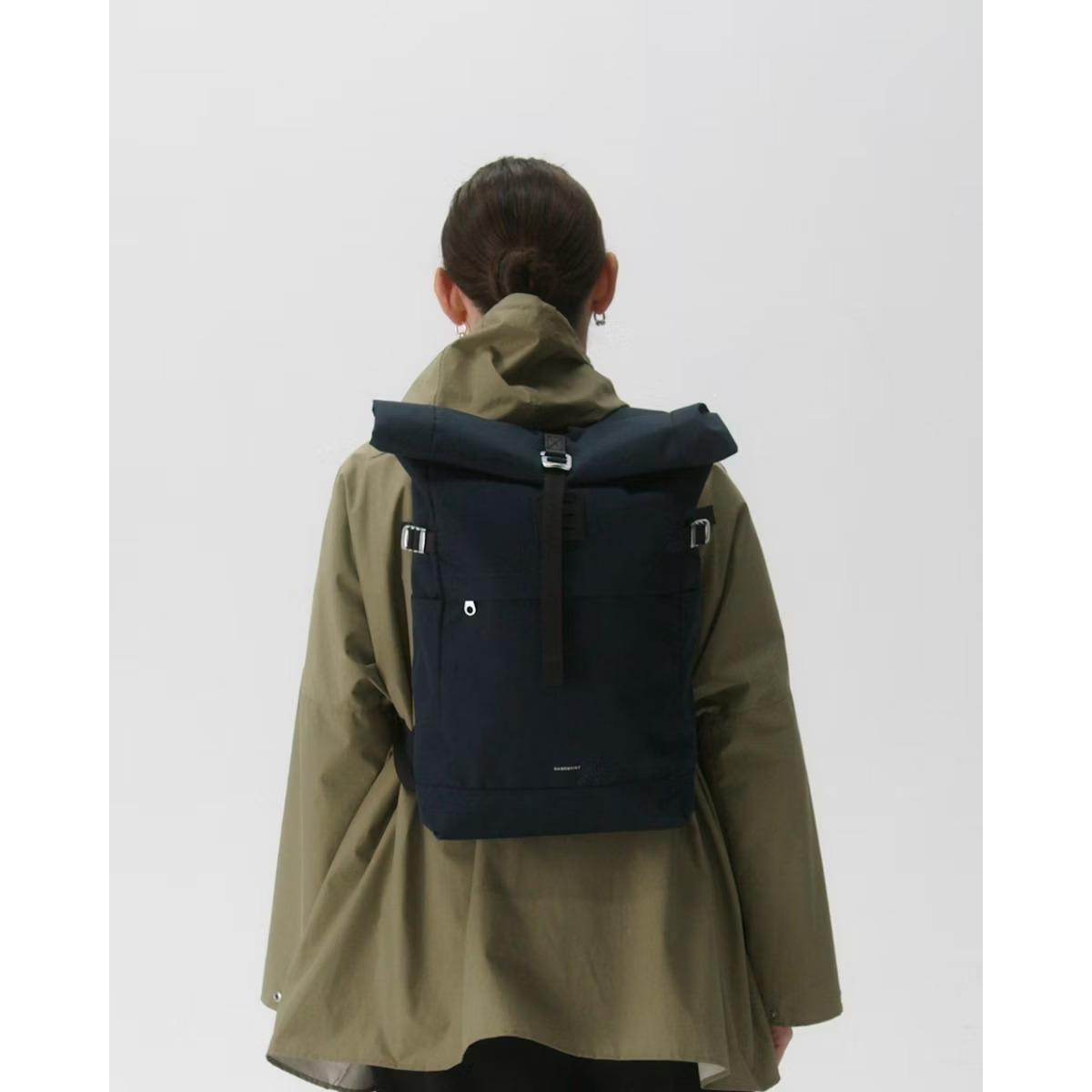 product/s/a/sandqvist_251404554_navy-with-black-leather_6.jpg