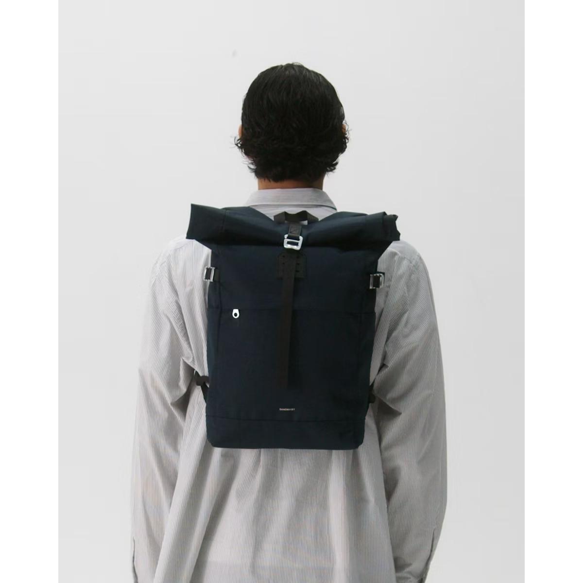 product/s/a/sandqvist_251404554_navy-with-black-leather_7.jpg