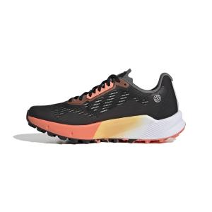 product/a/d/adidas_hr1146_5_footwear_photography_side_medial_center_view_white_000.jpg